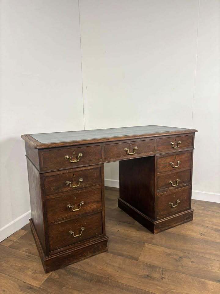 photo furniture Victorian Oak Twin Pedestal Kneehole Desk