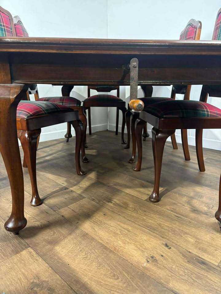 photo vinterior Edwardian Mahogany Wind Out Table Dining Suite