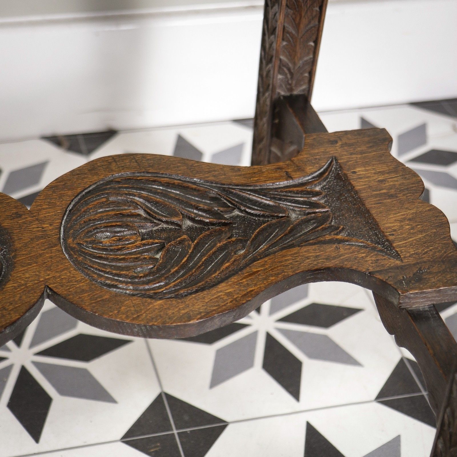 photo vintage Oak Side Table Or Hall Table Heavily Carved Top, Legs And Stretcher Victorian