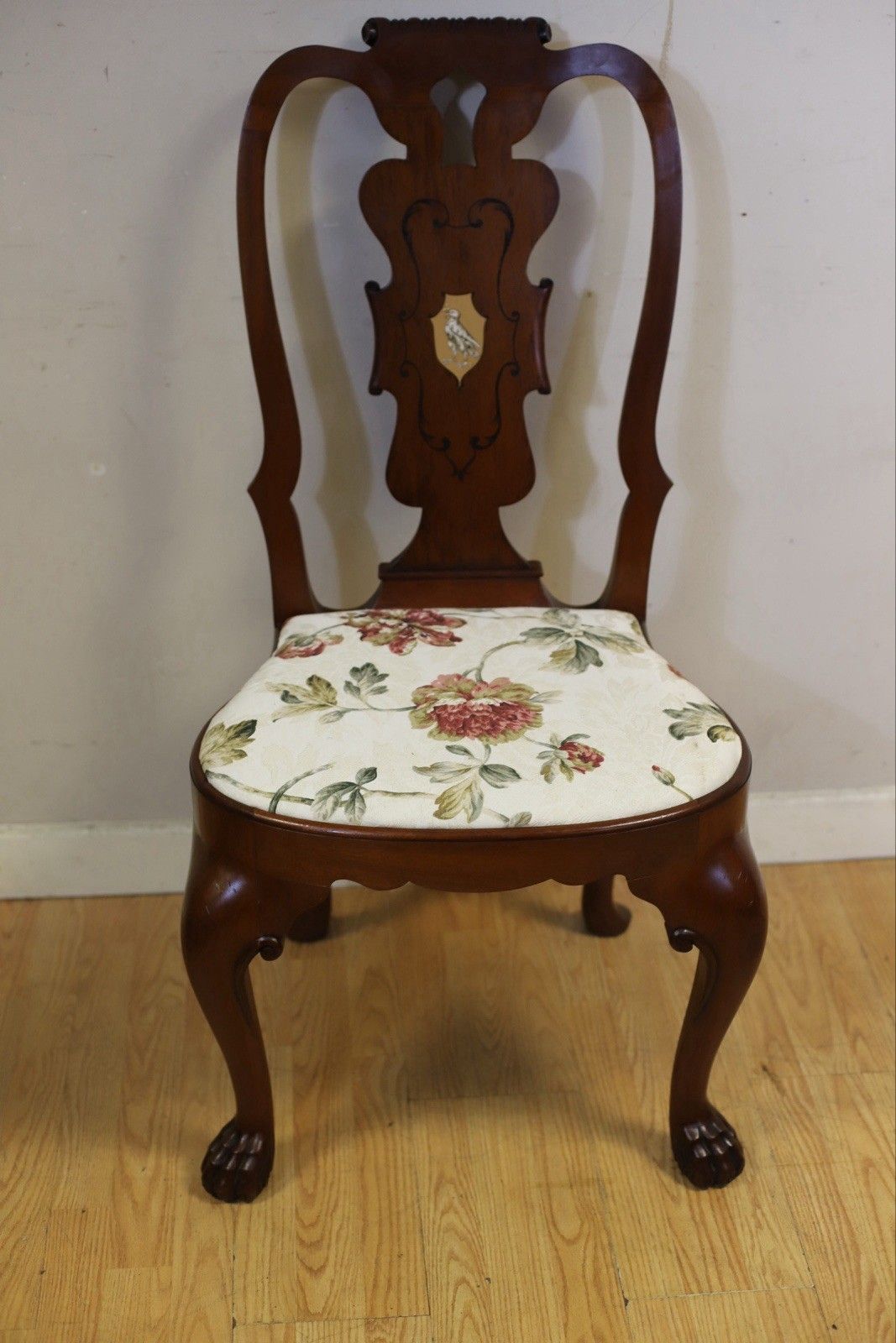 photo vinterior Thomas Messel , Stunning Set Of Ten Walnut Queen Anne Style Dinning Chairs