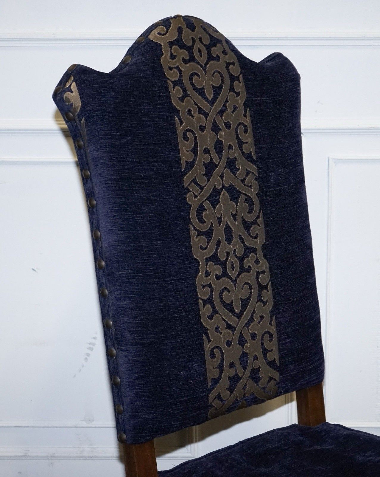 photo vinterior Stunning Set Of Fourteen Oak And Upholstered Dining Chairs