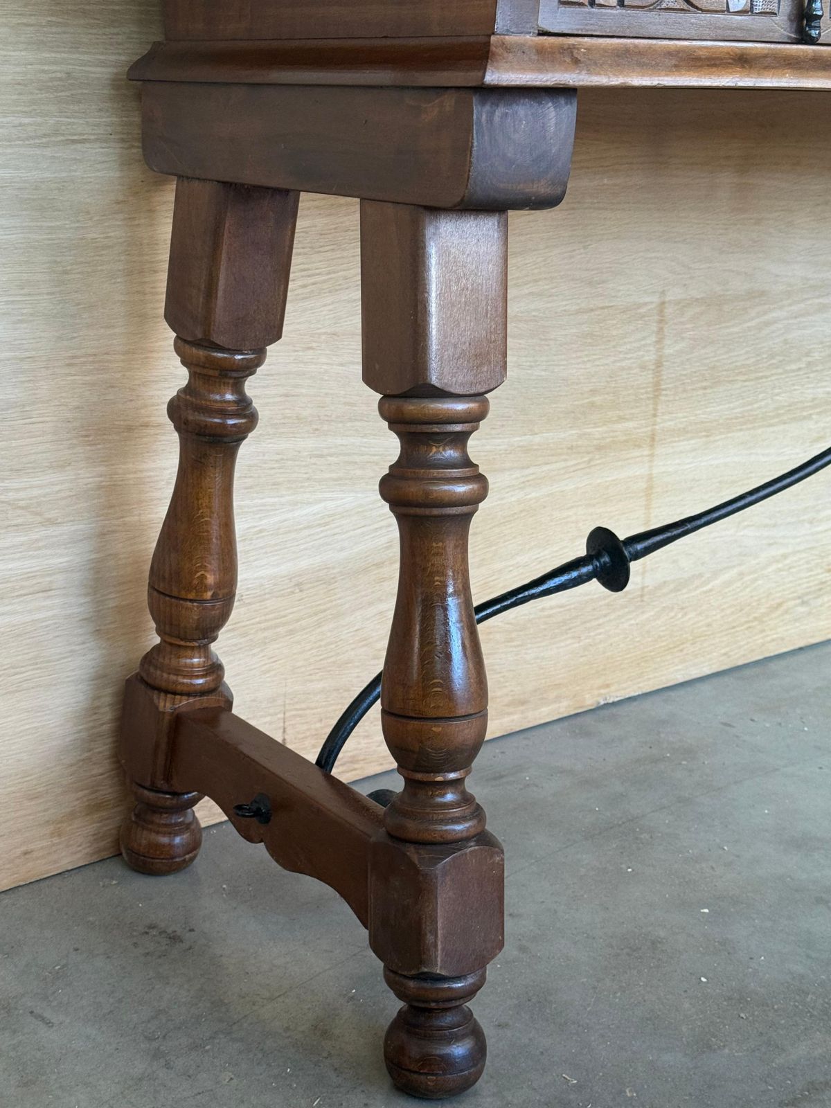 3482.0 Console espagnole à abattant du début du XXe siècle, avec entretoise en fer et 3 tiroirs photo