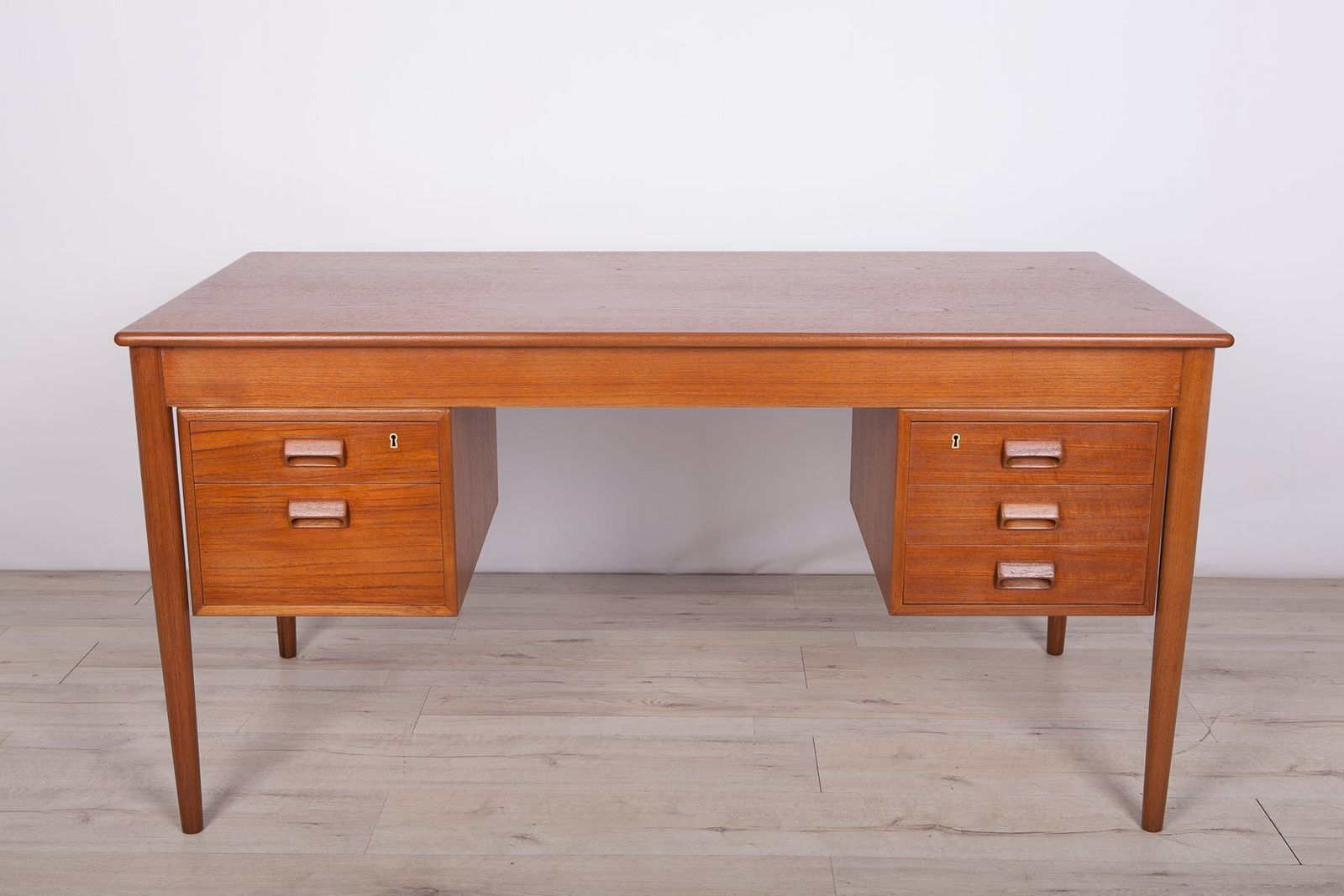 Danish Teak Desk By Børge Mogensen For Søborg Møbelfabrik, 1960s photo Furniture