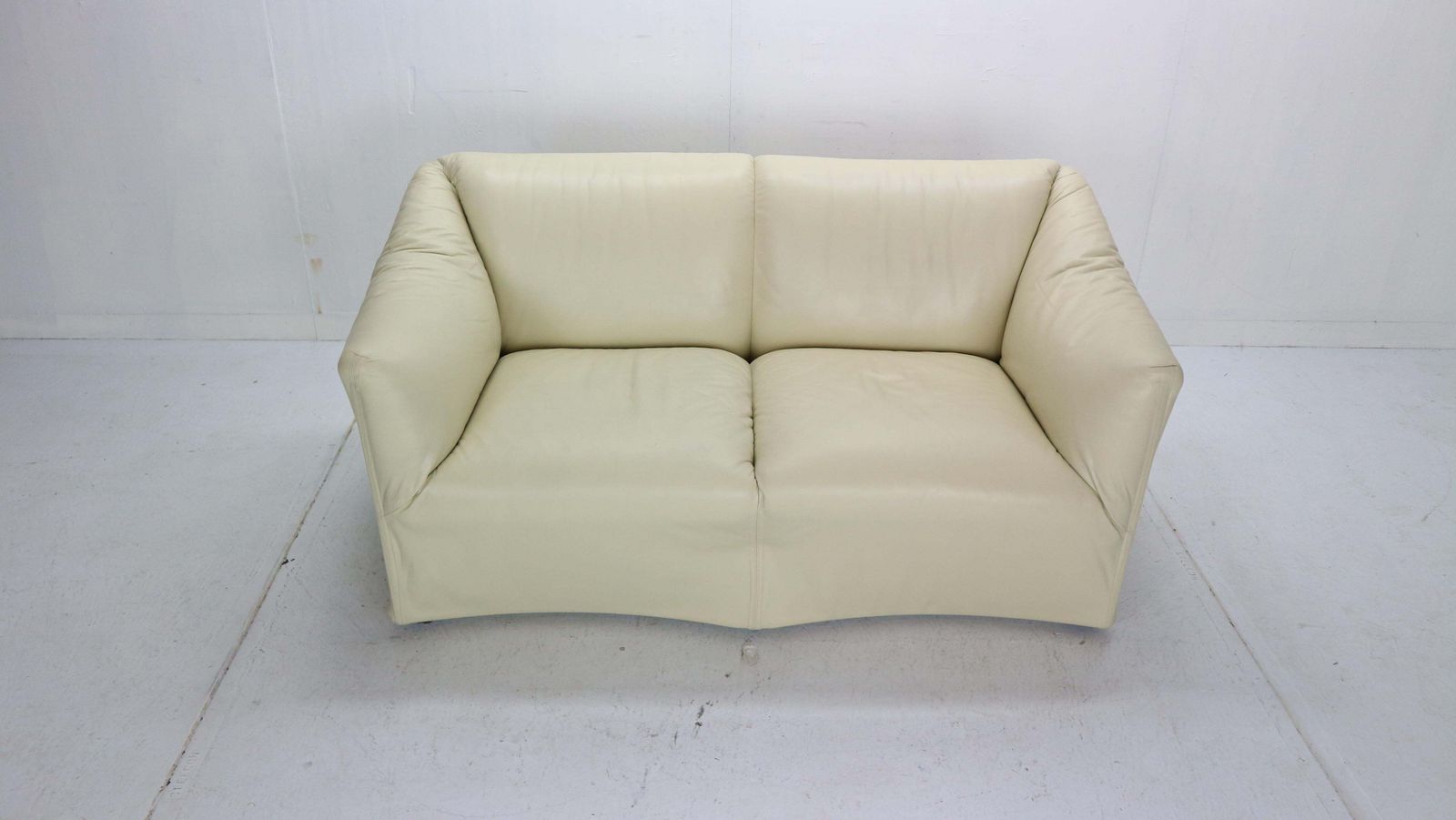 Mario Bellini "Tentazione" Leather Sofa Or Loveseat For Cassina, 1970s photo Furniture