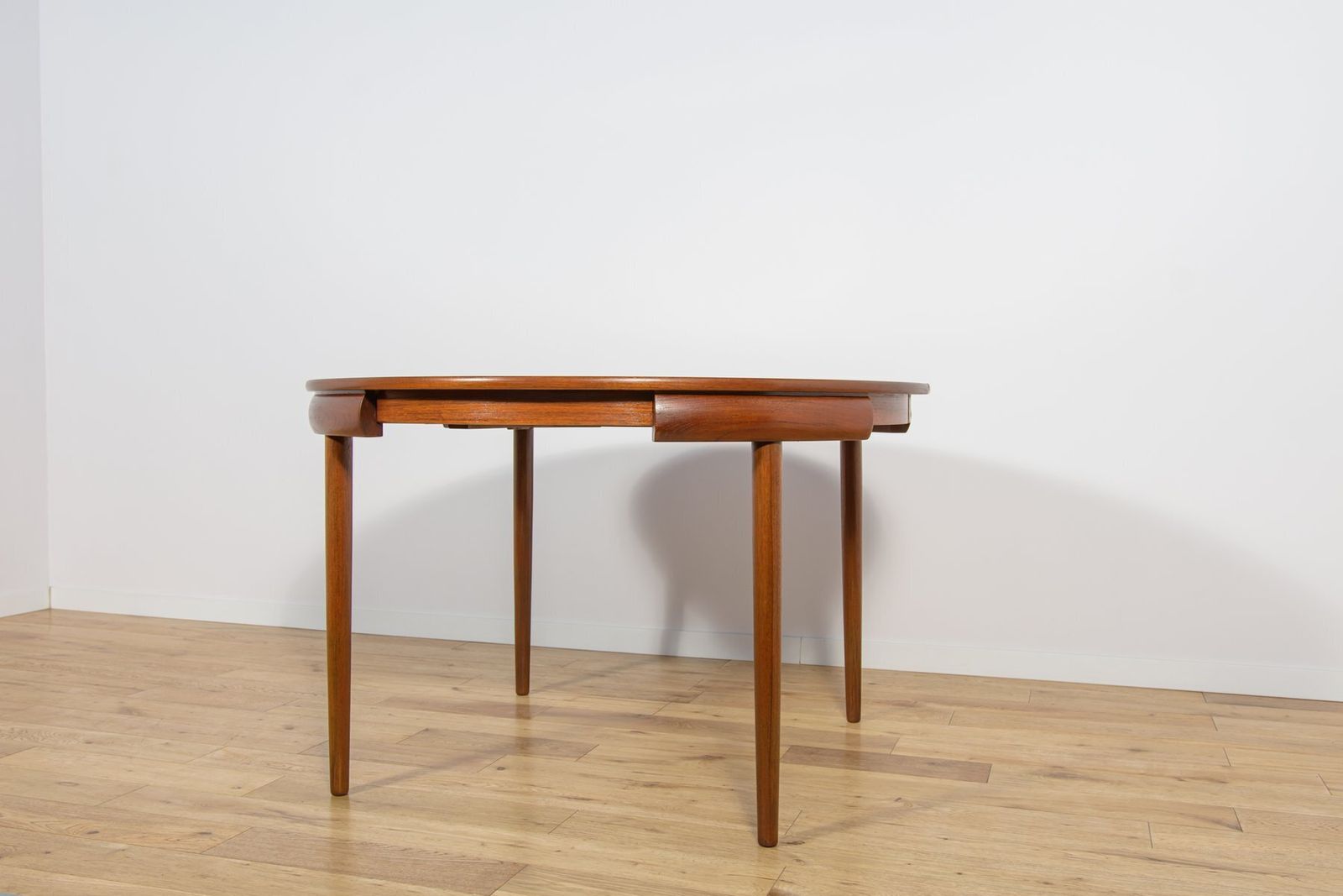 photo furniture Mid Century Modern Teak Dining Table And Chairs By Hans Olsen For Frem Røjle, Denmark, 1960s, Set Of 5