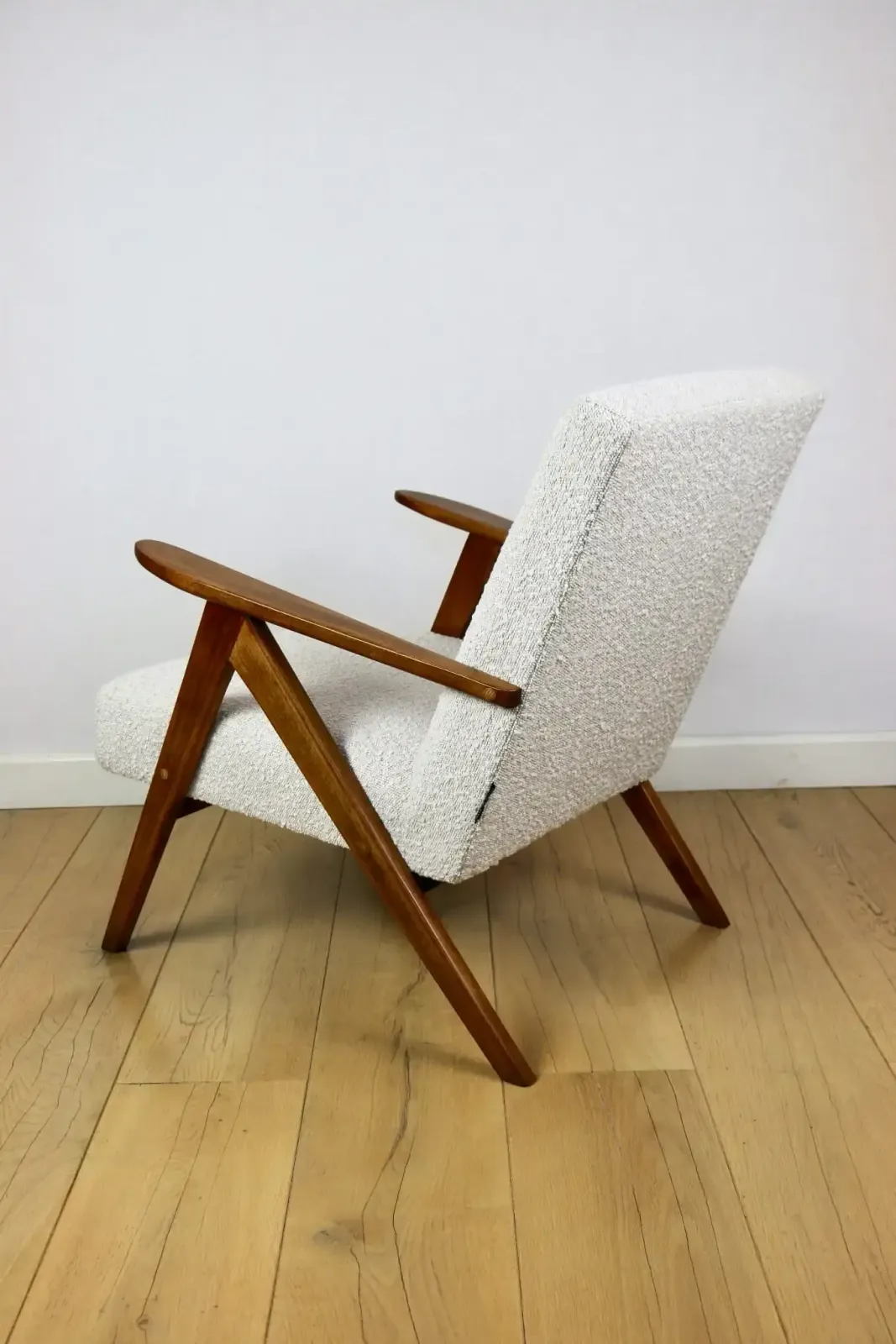 Vintage B 310 Var Armchair, White Bouclé Structure, 1970s   Beech Wood photo buy