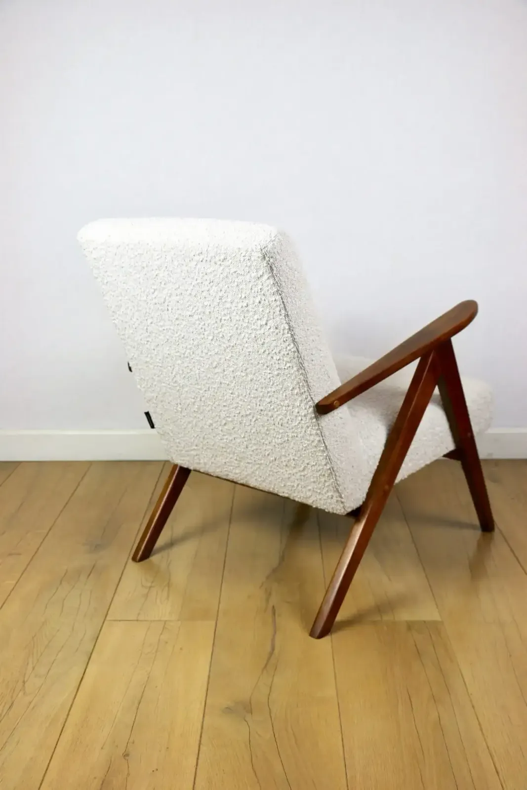 photo furniture Vintage B 310 Var Armchair, White Bouclé Structure, 1970s   Beech Wood