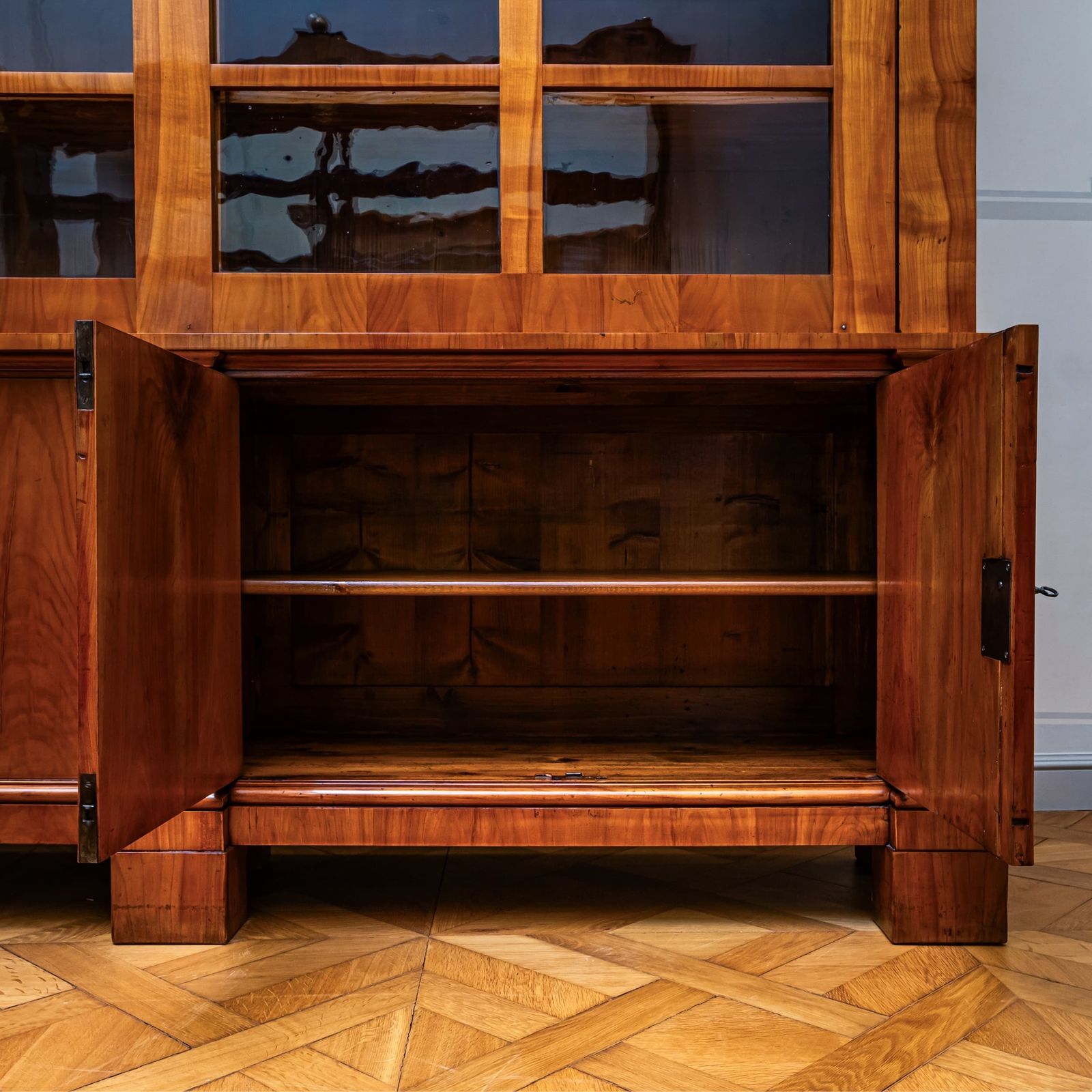 photo vinterior Biedermeier Cherrywood Bookcase, Germany, Circa 1820