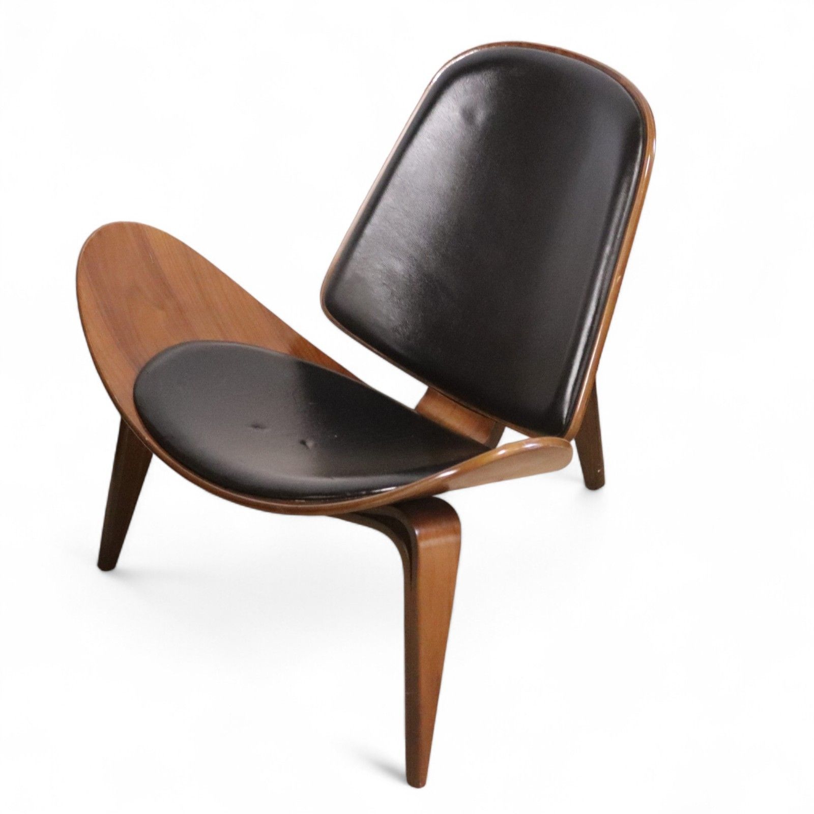 ​Mid Century Modern Walnut & Black Vinyl Shell Chair Hans J. Wegner Style photo vinterior