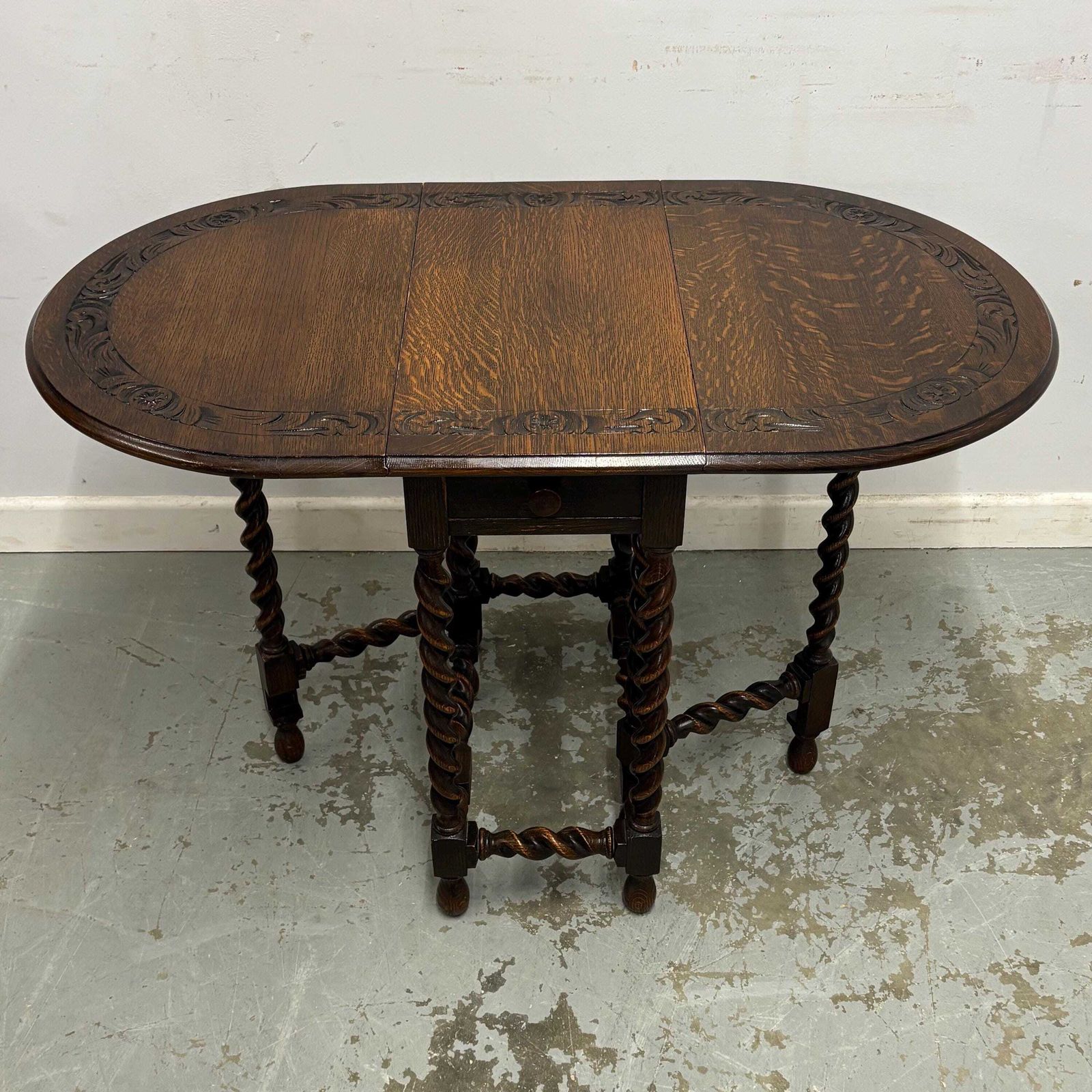 photo furniture Vintage Oak Drop Leaf Table Barley Twist Legs Gateleg Style End Table