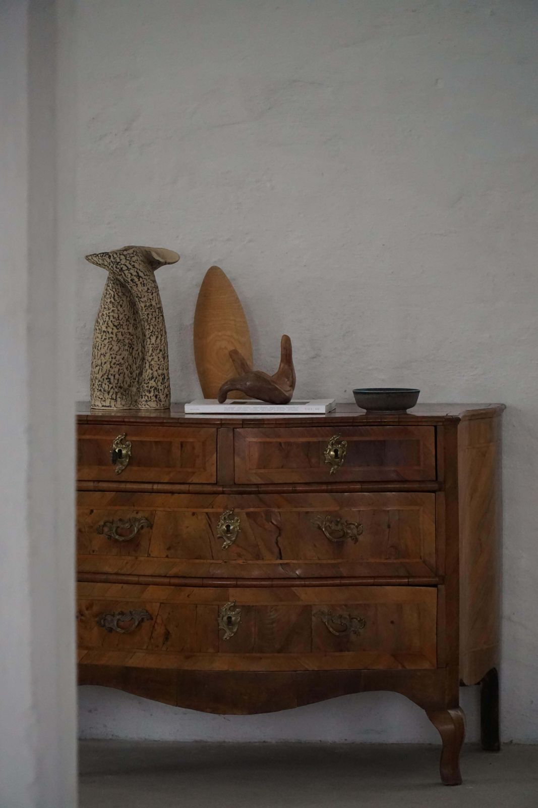 18th Century, Antique Serpentine Front Danish Baroque Walnut Chest Of Drawers photo vinterior