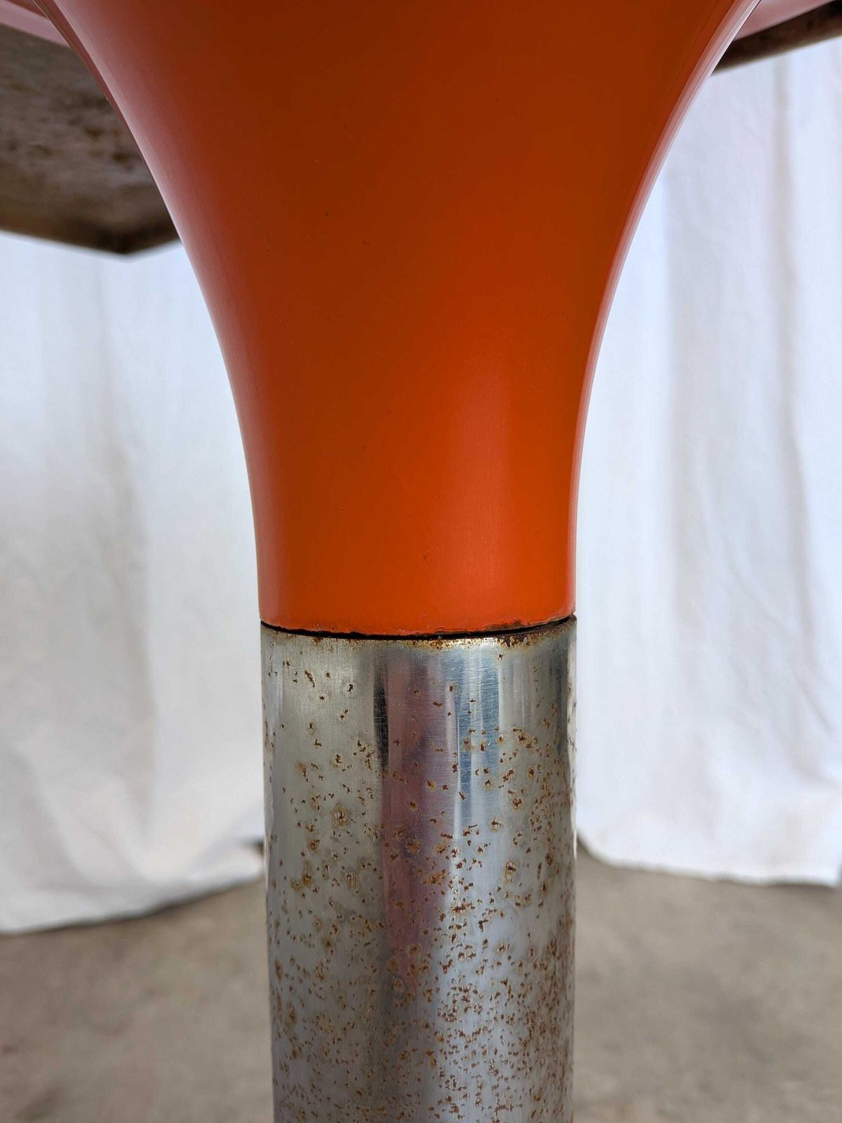 photo vinterior Vintage Orange Pedestal Table By Finžgar & Zorman For Meblo Yugoslavia / Space Age / 1970s