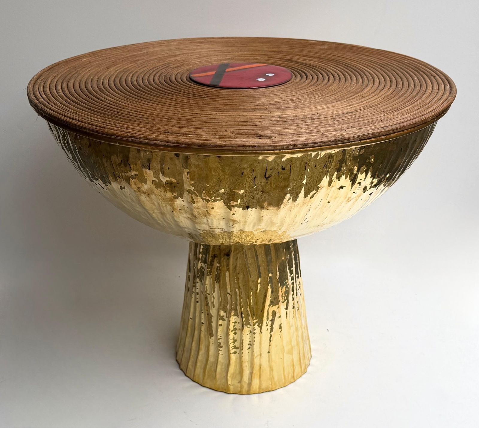 6671.0 Contemporary Pair Of Hammered Brass Rattan Enamel Metal Side Tables, Italy photo