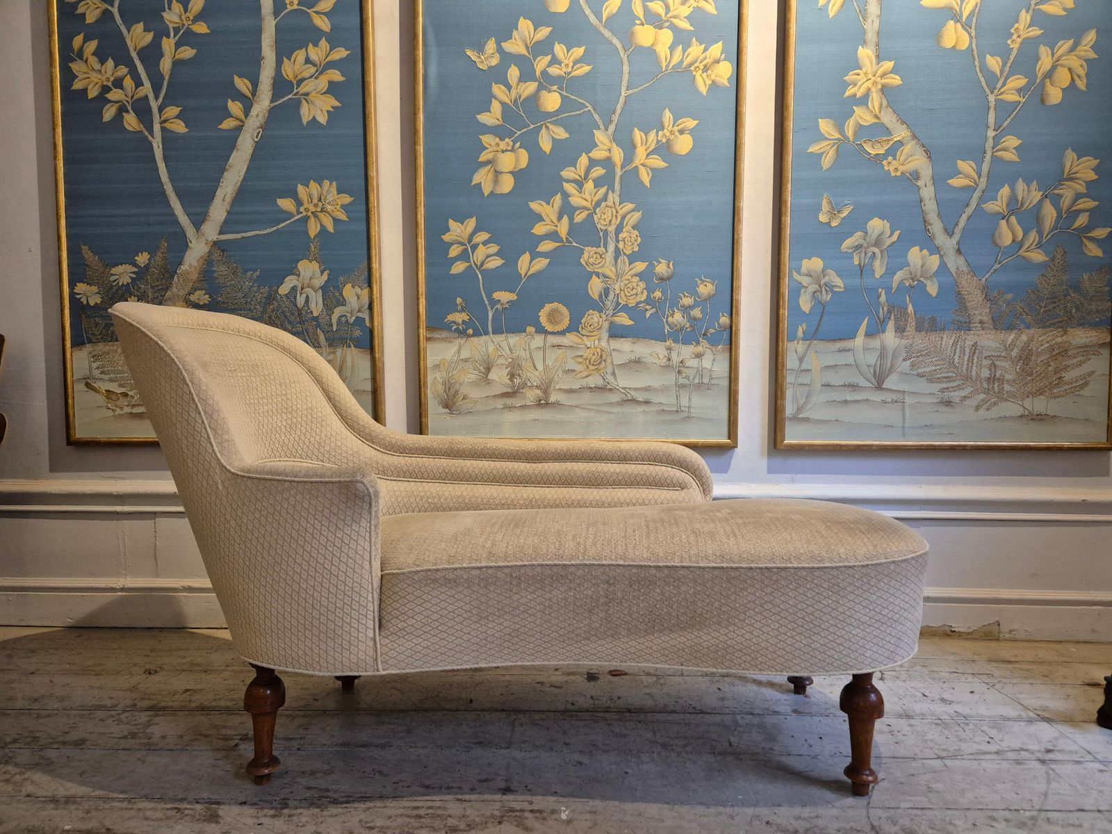 photo furniture Decorative And Comfortable Chaise Lounge Late 19th Century