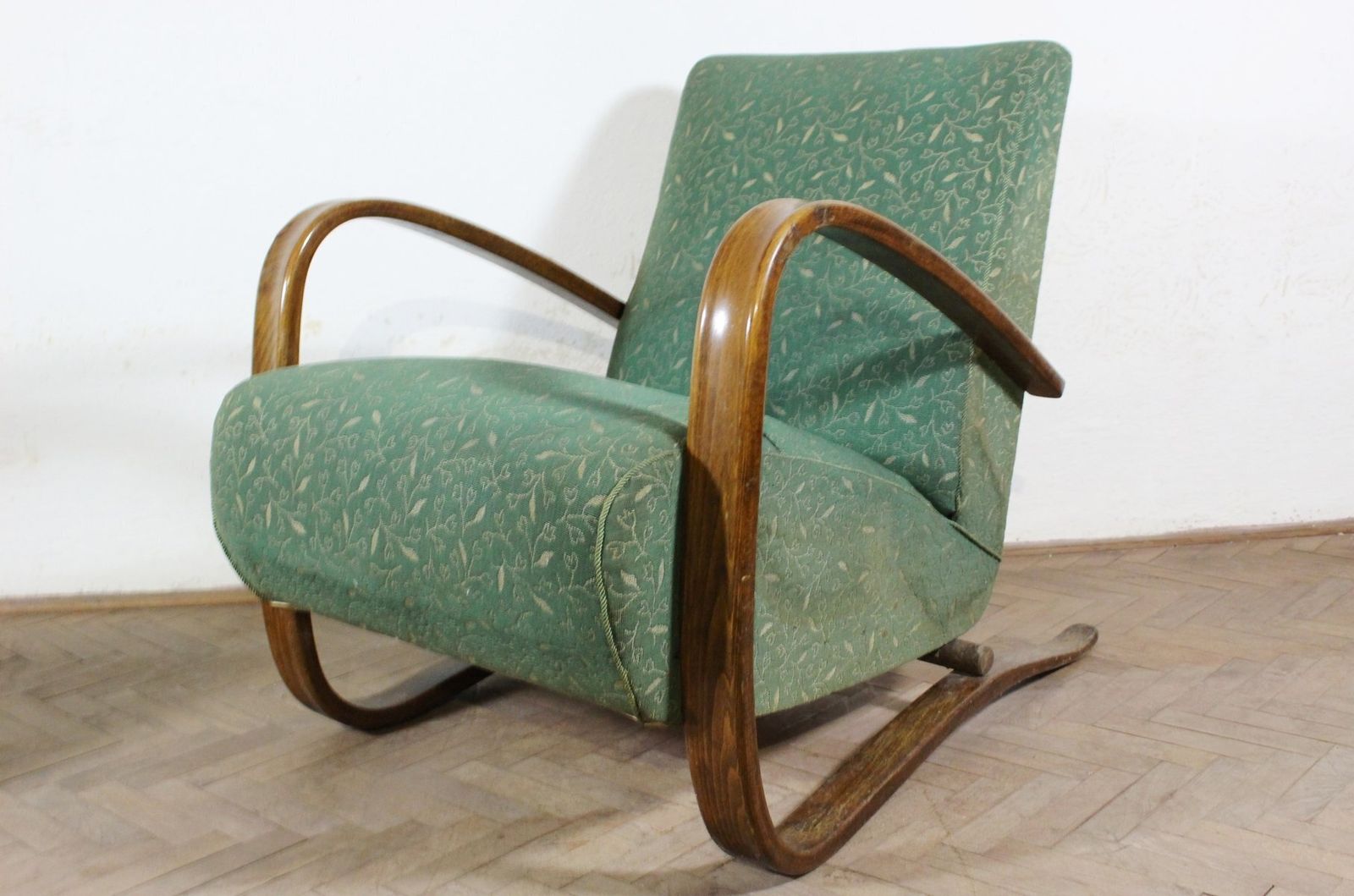 H 2269 Lounge Chair By Jindrich Halabala, 1930s photo furniture