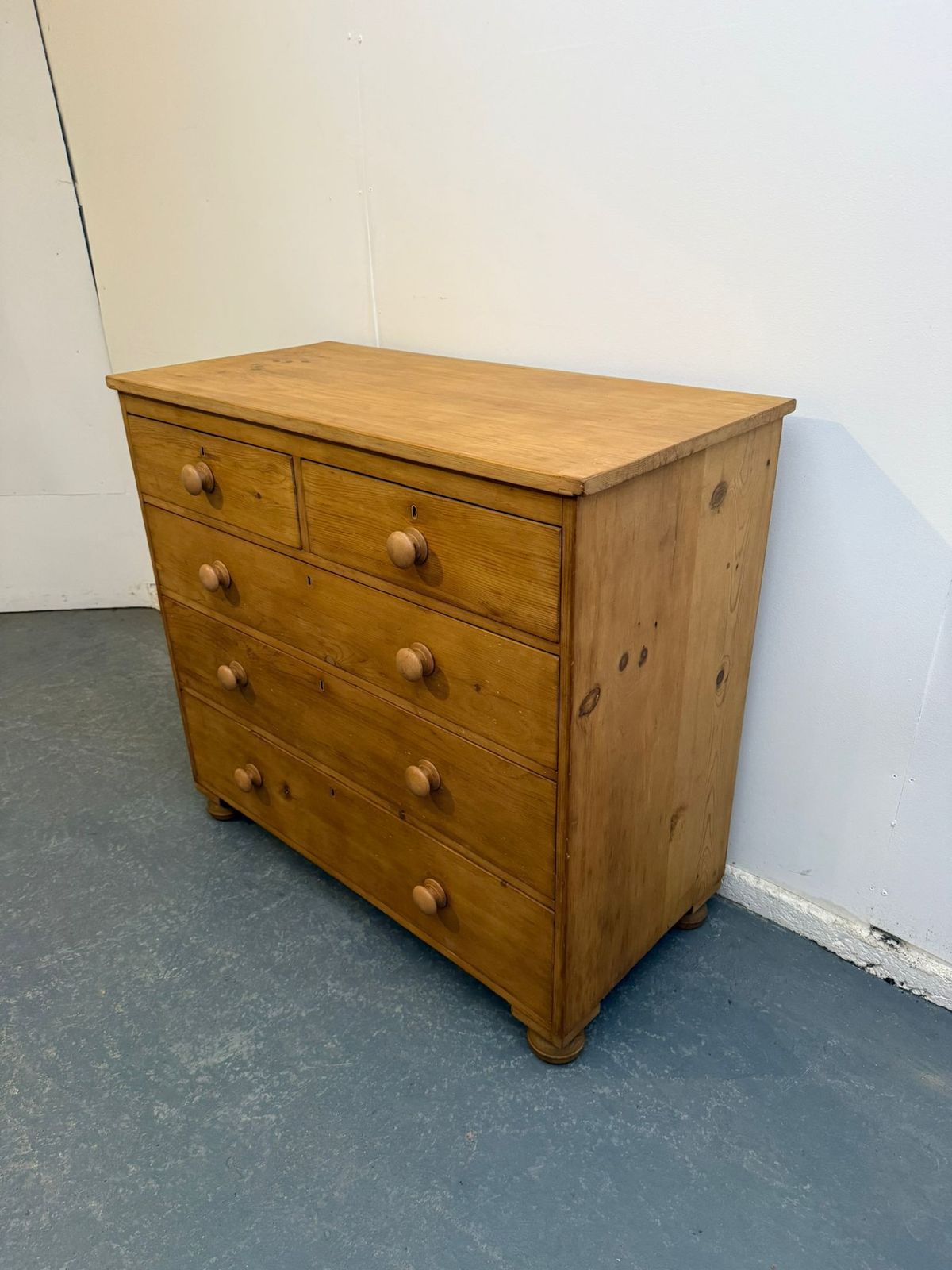 A Fabulous Pine Victorian Large Waxed 5 Drawer Chest Of Drawers