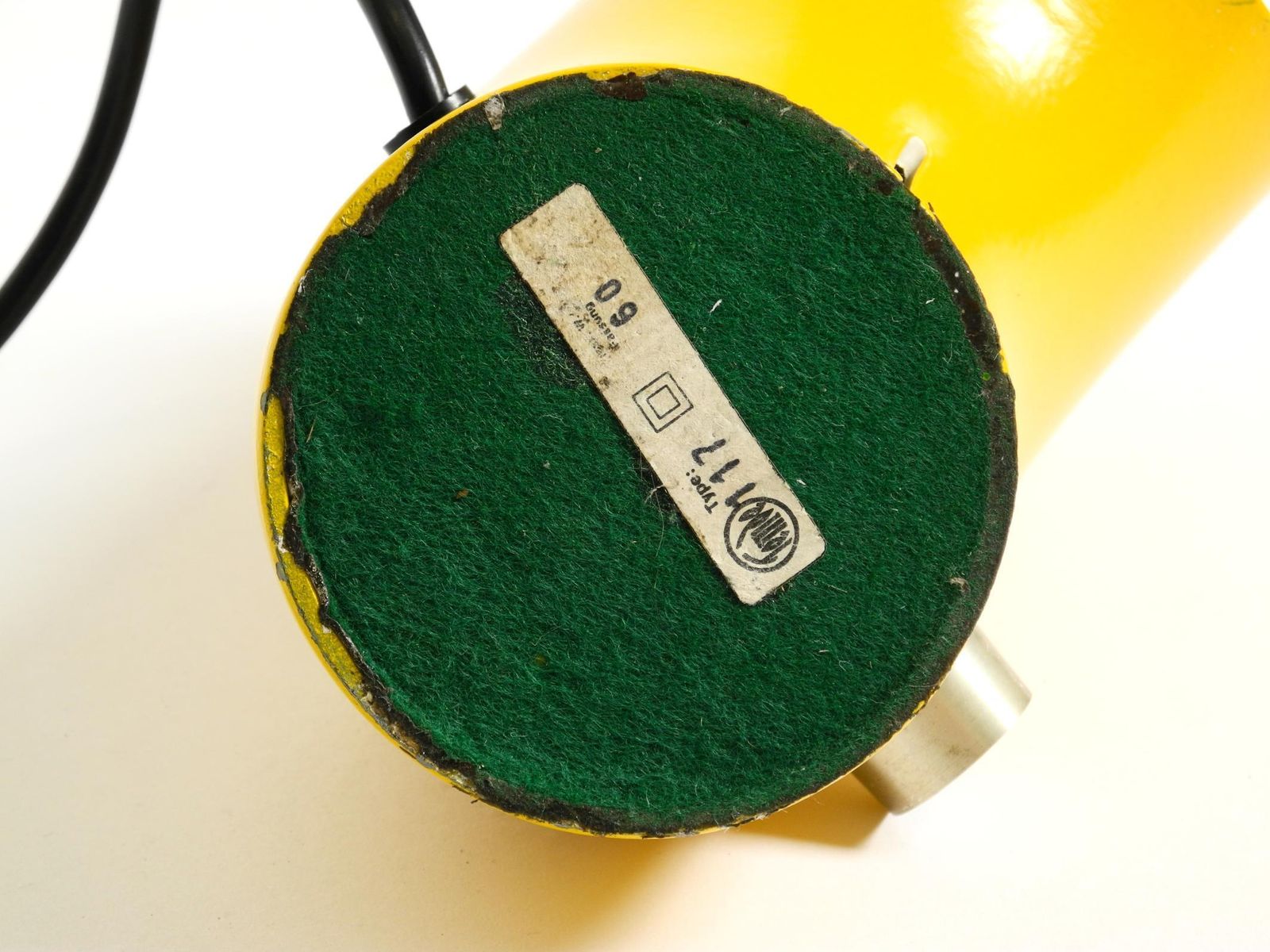 photo vinterior Very Rare Original Space Age 60s Yellow Table Lamp Made Of Iron By Temde