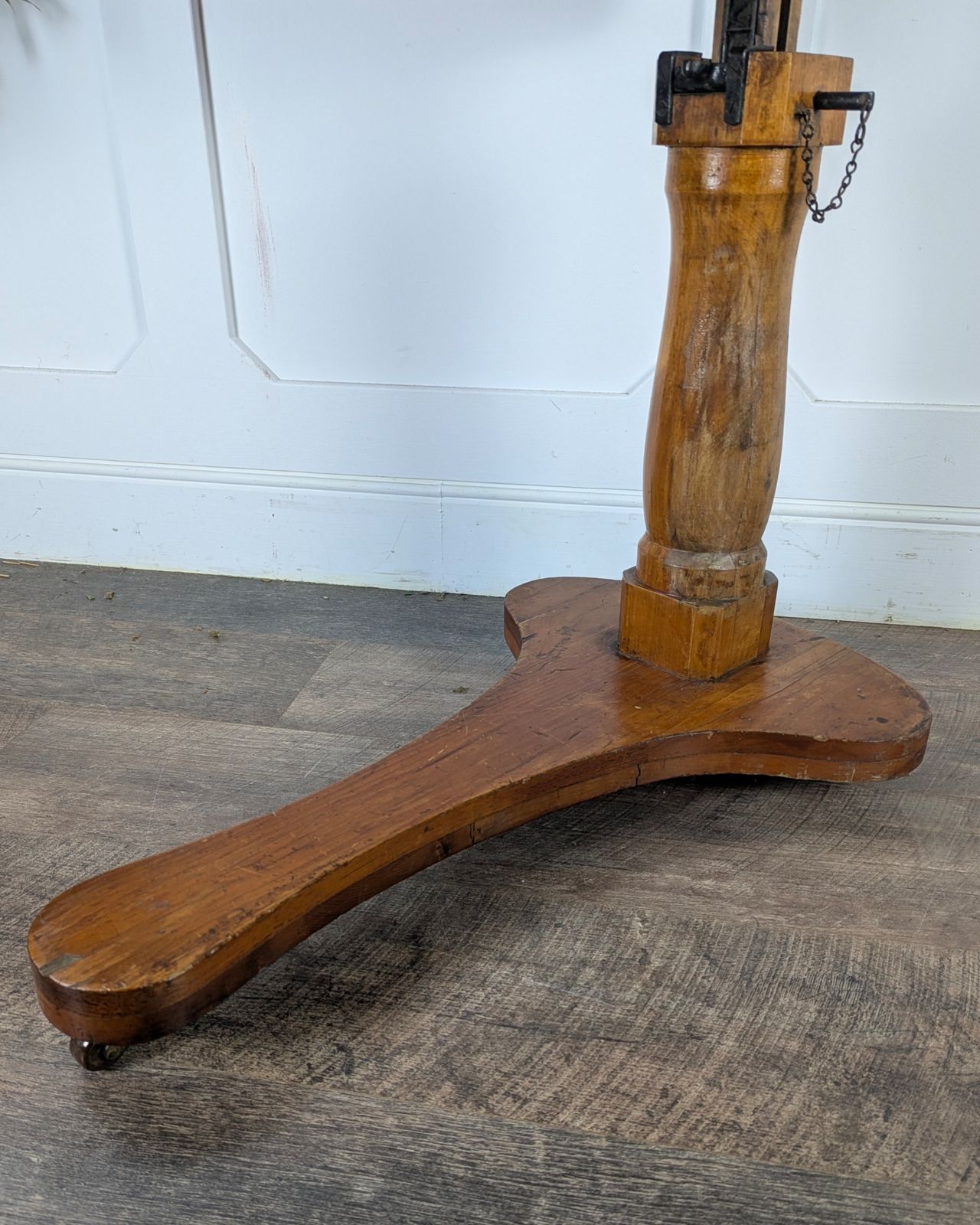photo furniture Early 20th Century Adjustable Pine Reading Table / Lectern
