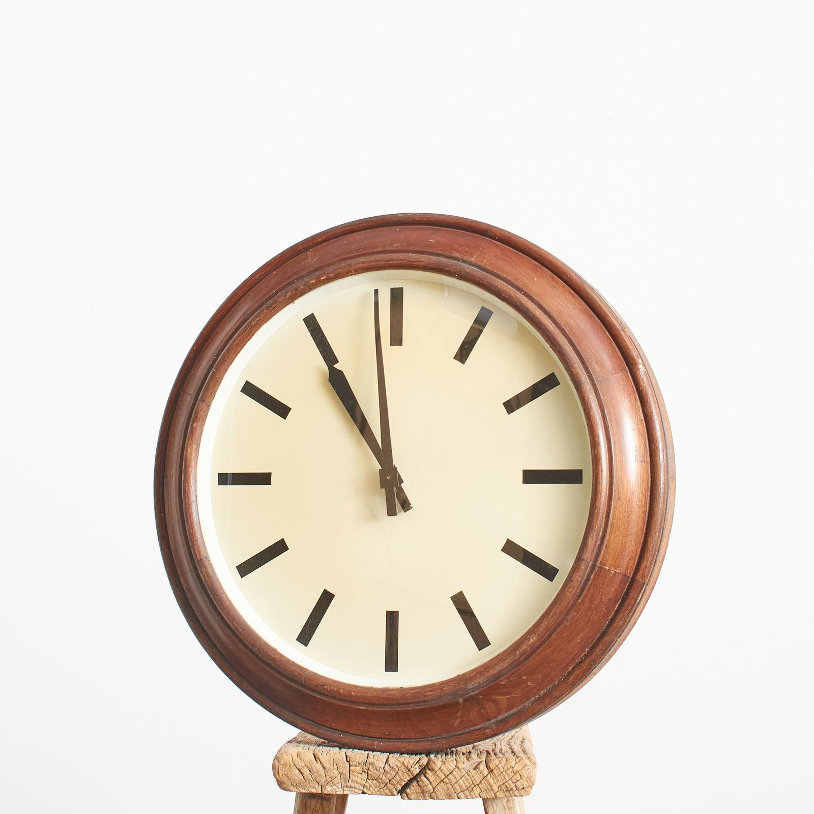Large Antique Wooden Gents Of Leicester Station Wall Clock – E photo furniture