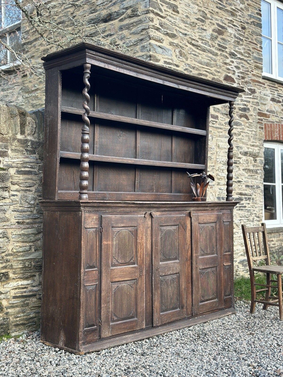 photo furniture Special Early 17th Century English Oak Dresser With Barley Twist Supports