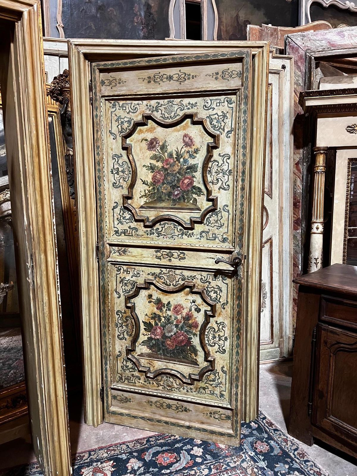 N. 4 Porte In Legno Riccamente Laccate E Dipinte A Fiori Con Telaio, Italia photo buy