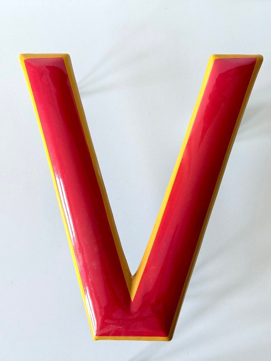 Industriële Emaille Letter V, Jaren 1960 photo furniture