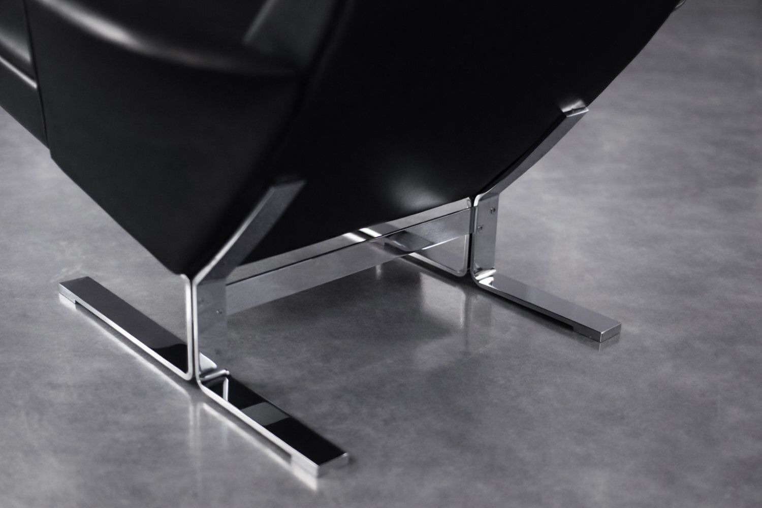 photo furniture Mid Century Modern Danish Black Leather Lounge Chair By Georg Thams For A/S Vejen Polstermöbelfabrik, 1960s