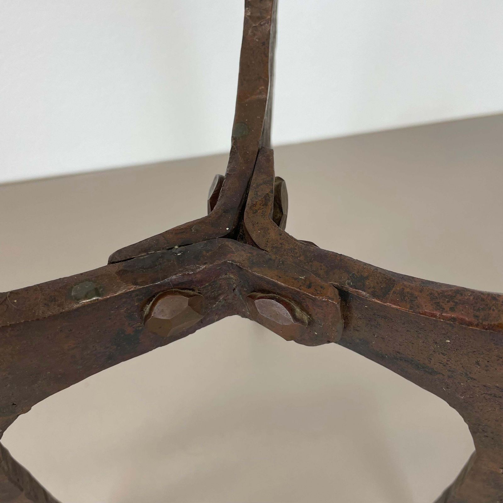 photo vinterior Xl 70cm Modernist Sculptural Brutalist Copper Tripod Candleholder, Austria 1950s