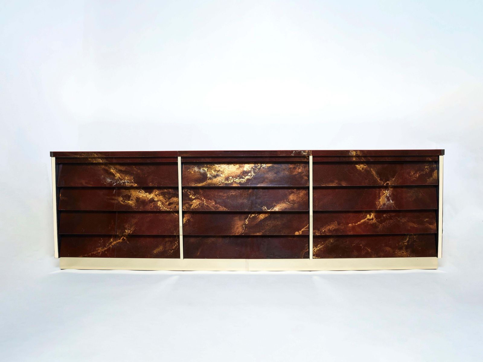Buffet commode Maison Jansen en laque dorée et laiton, années 1970 photo furniture