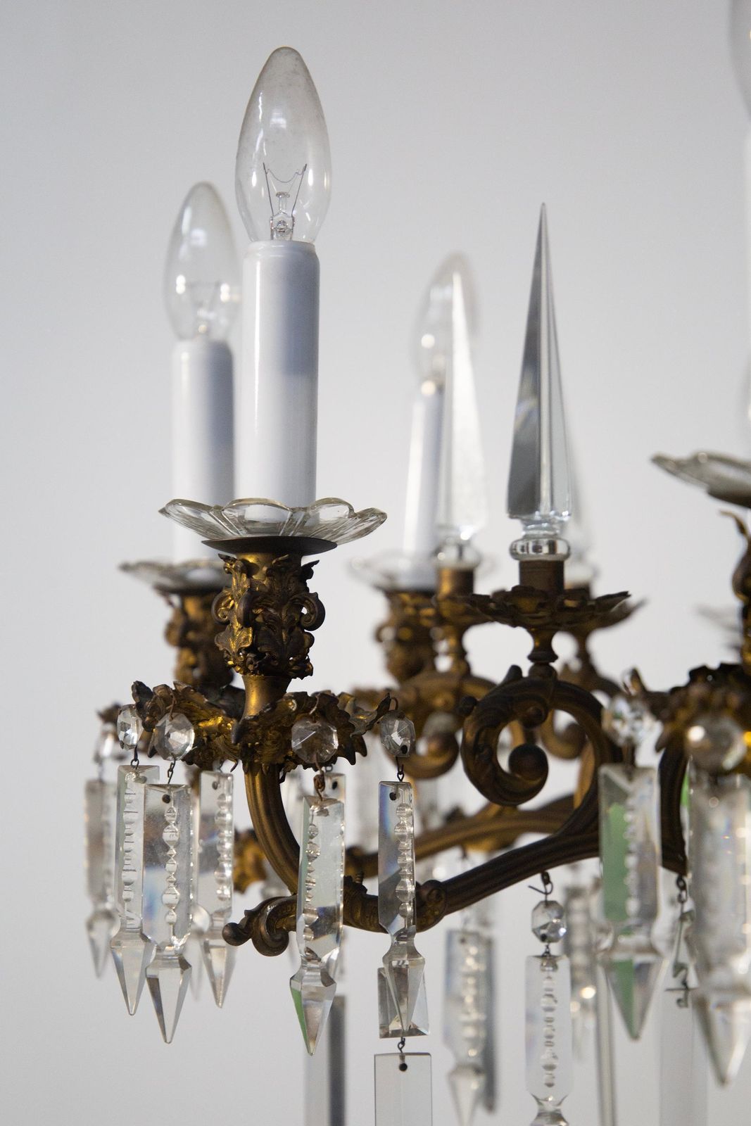 12796.0 Italian Baroque Chandelier In Gilded Bronze With Green Glass Leaves And Crystal photo