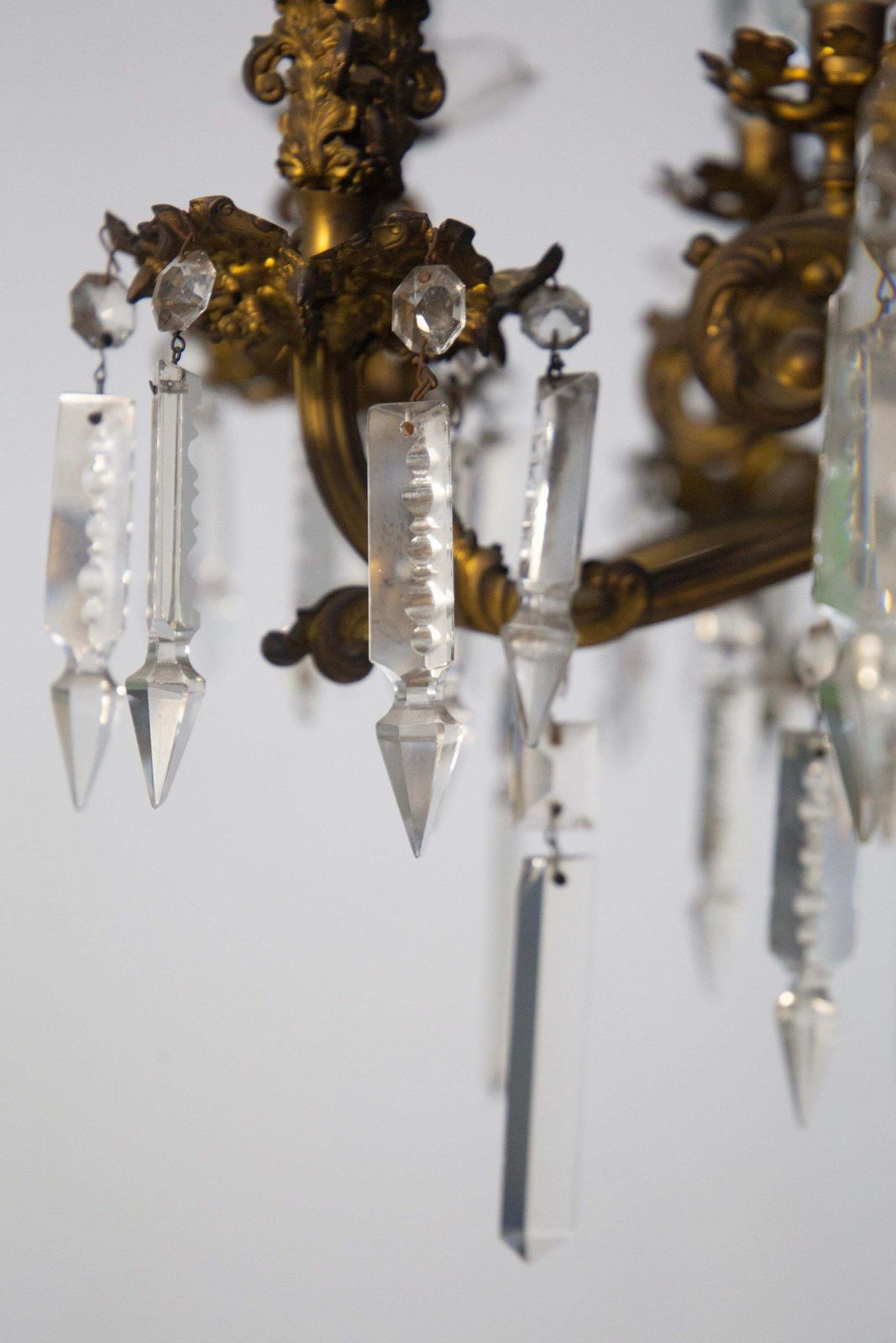 photo vinterior Italian Baroque Chandelier In Gilded Bronze With Green Glass Leaves And Crystal