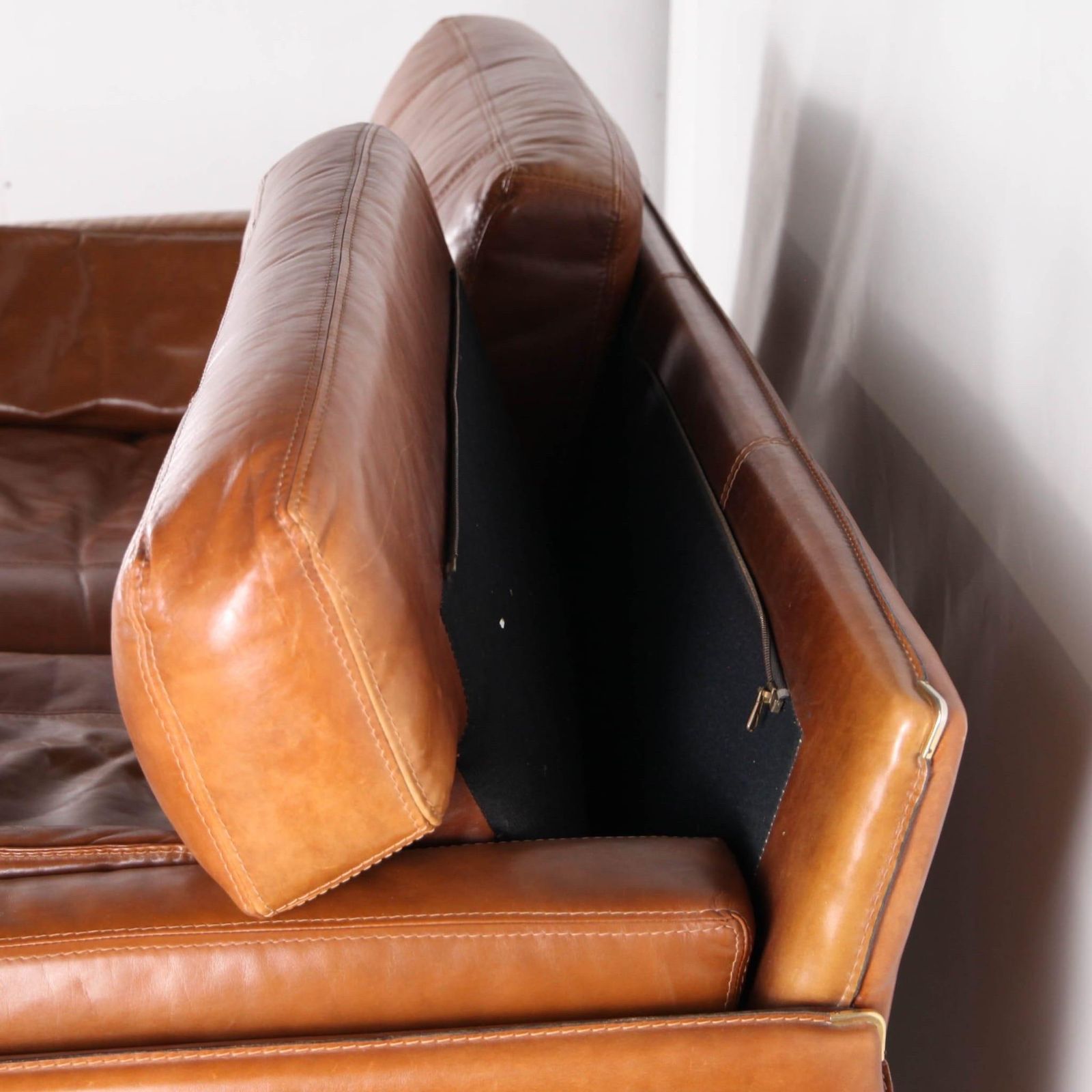 Roche Bobois Leather Living Room  Set photo vinterior