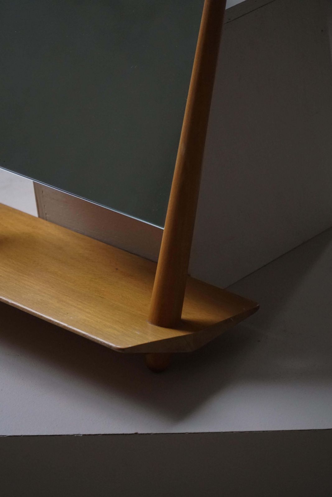 photo vinterior Mid 20th Century, Scandinavian Standing Table Mirror In Wood, 1950s–1960s