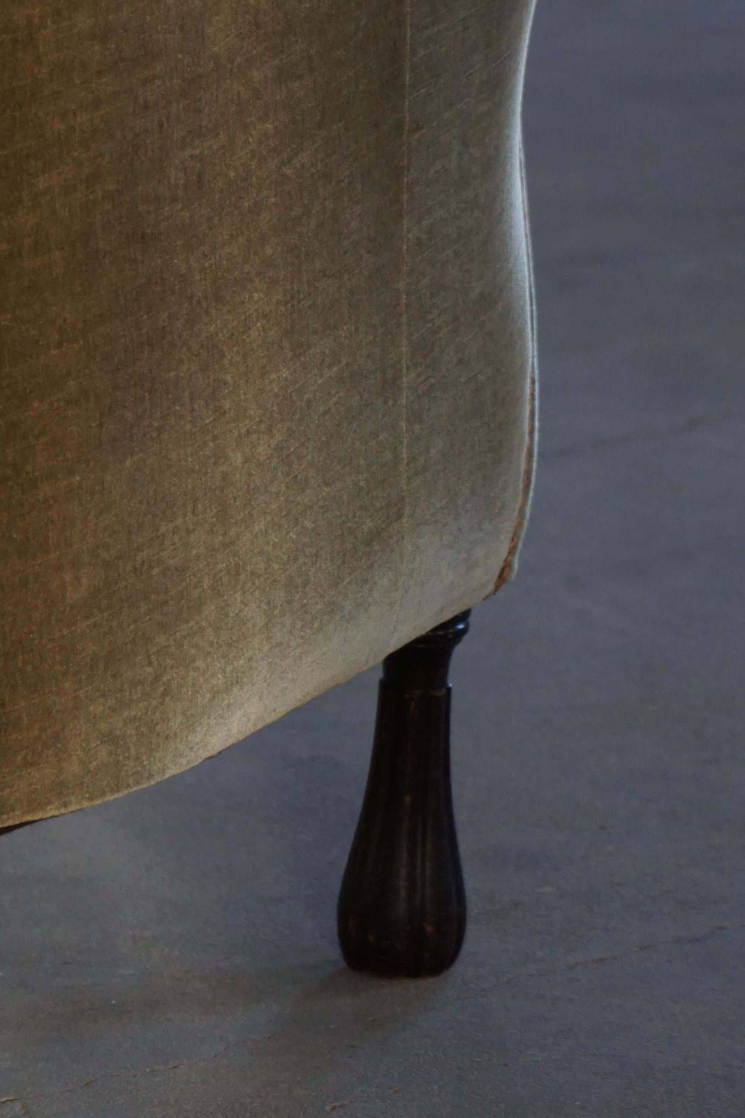 Mid 20th Century, Pair Of Danish Shell Lounge Chairs In Green Velvet, 1940s photo vintage