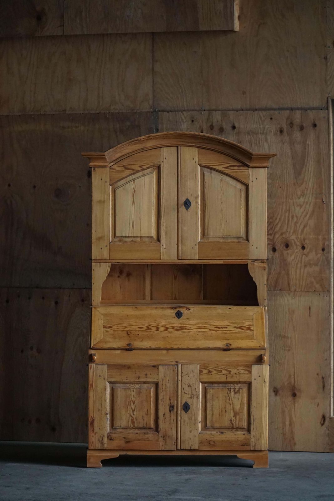 photo vinterior Antique Danish Pine Drop Front Secretary With Upper Cabinet, Mid 19th Century