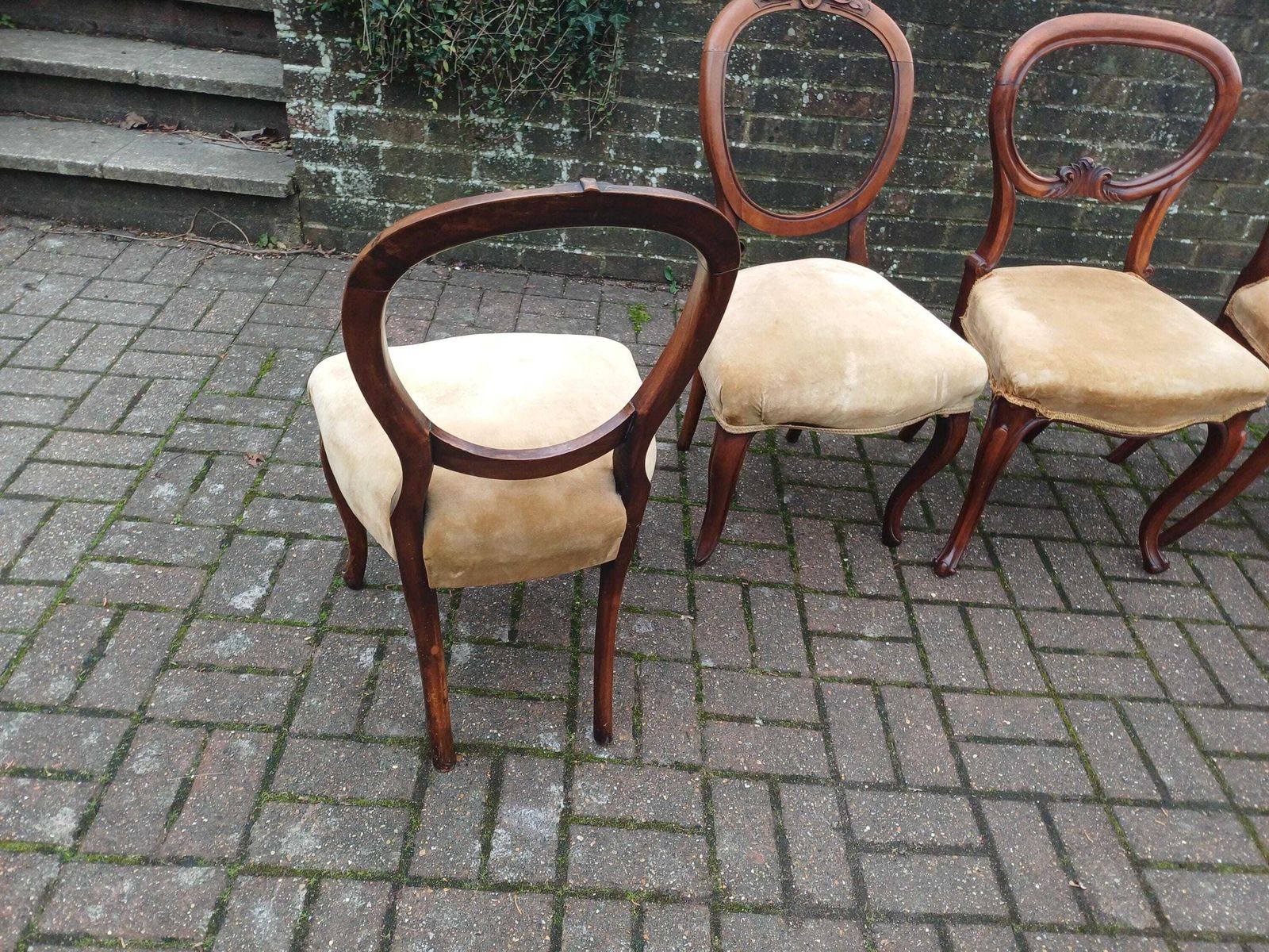 Set Of Four Antique Victorian Mahogany Balloon Back Dining Chairs High Quality Frames Vintage Original Velvet Upholstery photo Furniture