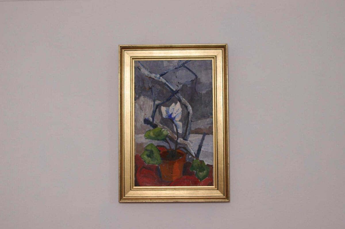 photo buy Original Swedish Oil On Canvas – “Winter Cyclamen” By Majken Bergvin (1922–2012) –1965 – Vintage & Framed – 62 × 43 Cm (24.4" × 16.9")