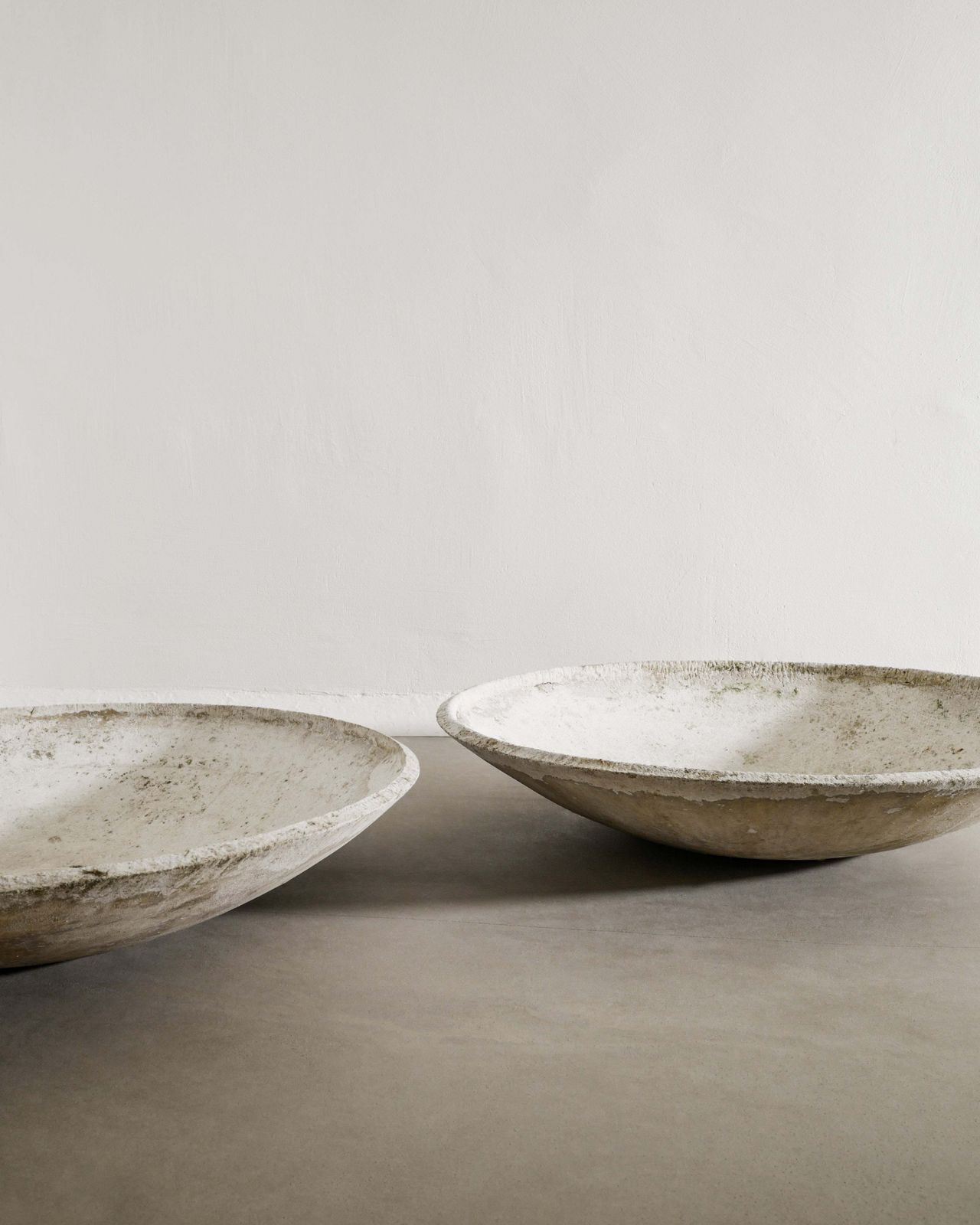 Large Pair Of Mid Century Round Low Concrete Planters By Willy Guhl For Eternite Ag, 1950s photo furniture
