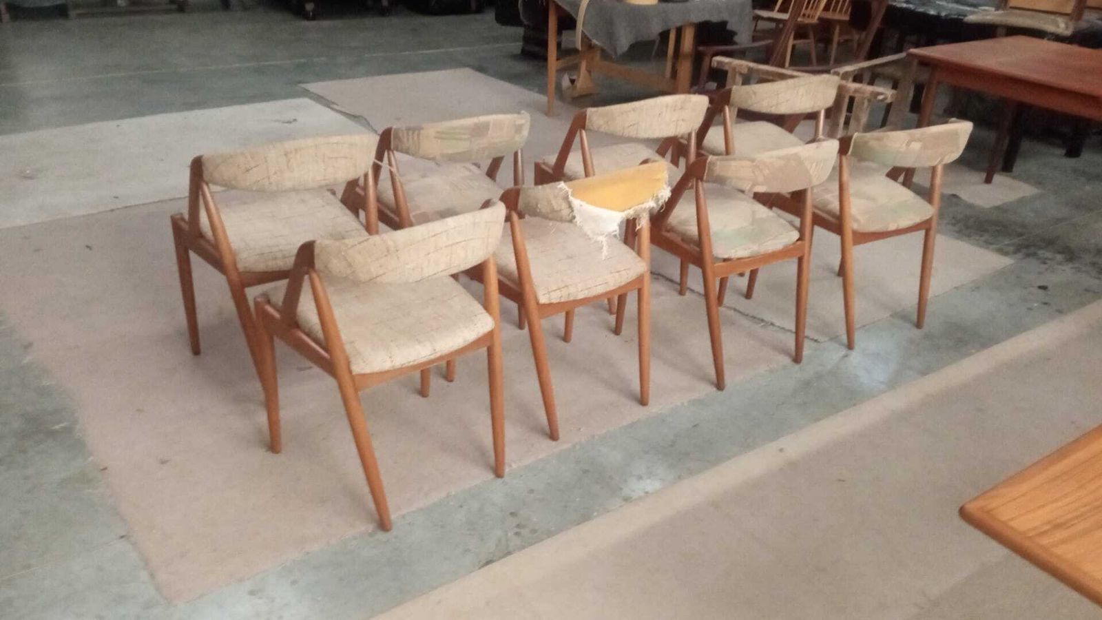 photo furniture A Set Of 8 Teak Kai Kristensen For Bespoke Upholstery (Model 31)