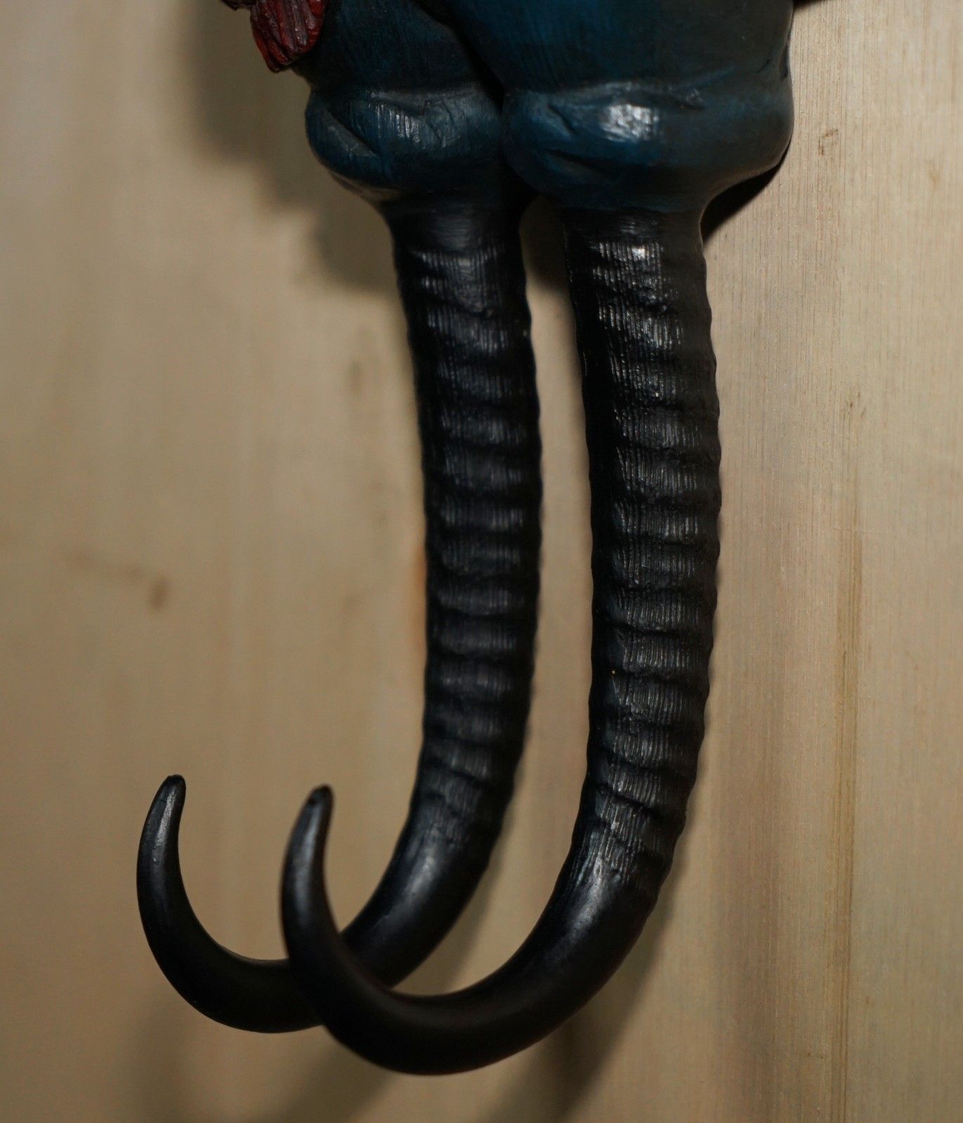 photo vinterior Stunning Vintage Painted Black Forest Hand Carved Rabbit Whip Hook Glass Eyes