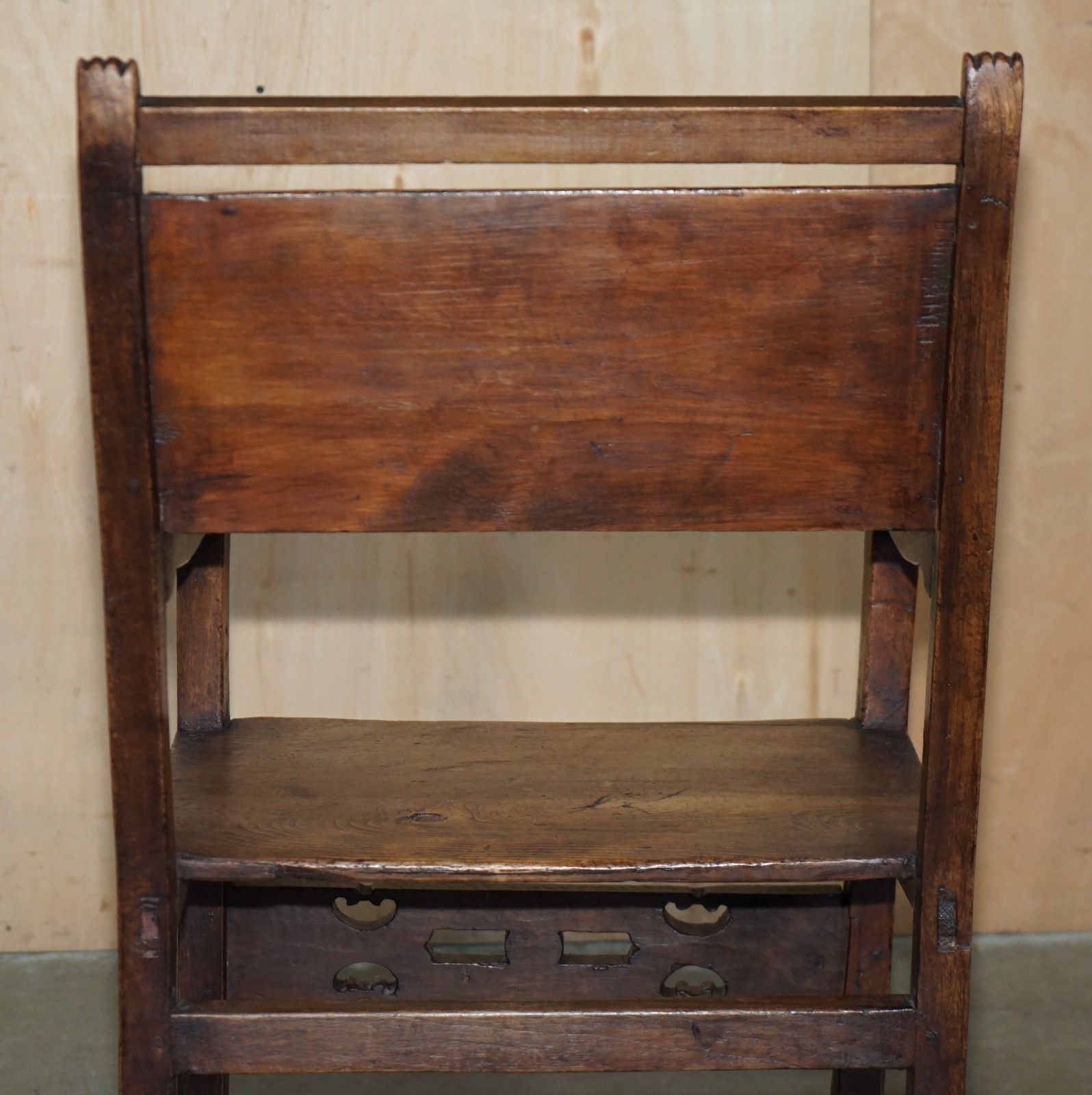 photo vintage Stunning Circa 1780 1820 Antique Hand Carved Elm & Fruitwood Provincial Chair