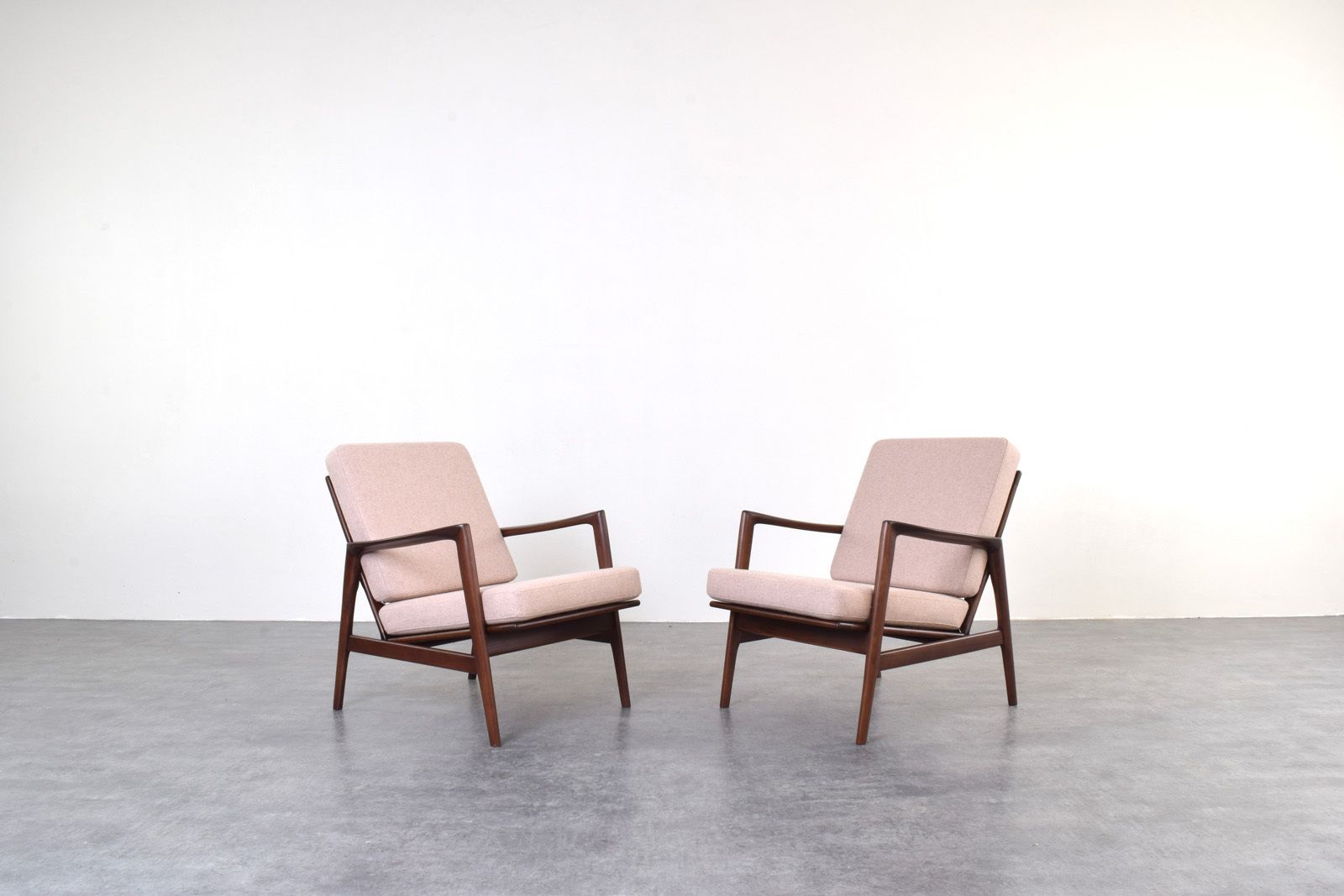 Mid Century Stefan Lounge Chairs, 1960s, Set Of 2
