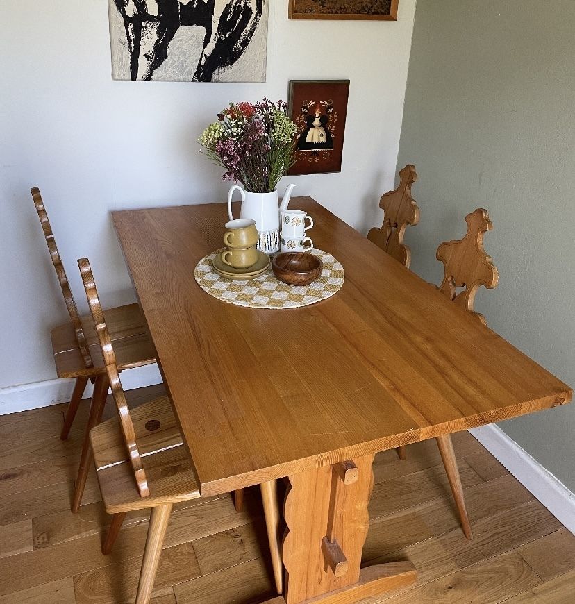 Solid Wood Dining Table & 4 Carved Chairs Set – Retro Mid Century Alpine Style – Farmhouse Cottage Kitchen Furniture