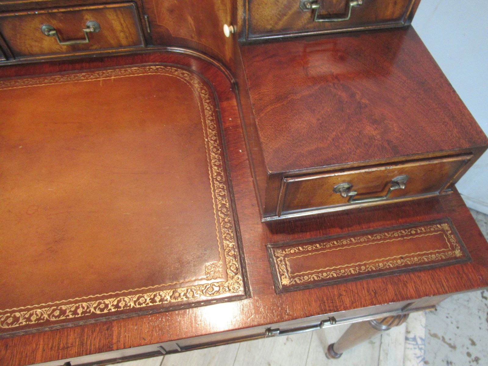 A Mahogany Carlton House Desk, 1980s photo 975.0