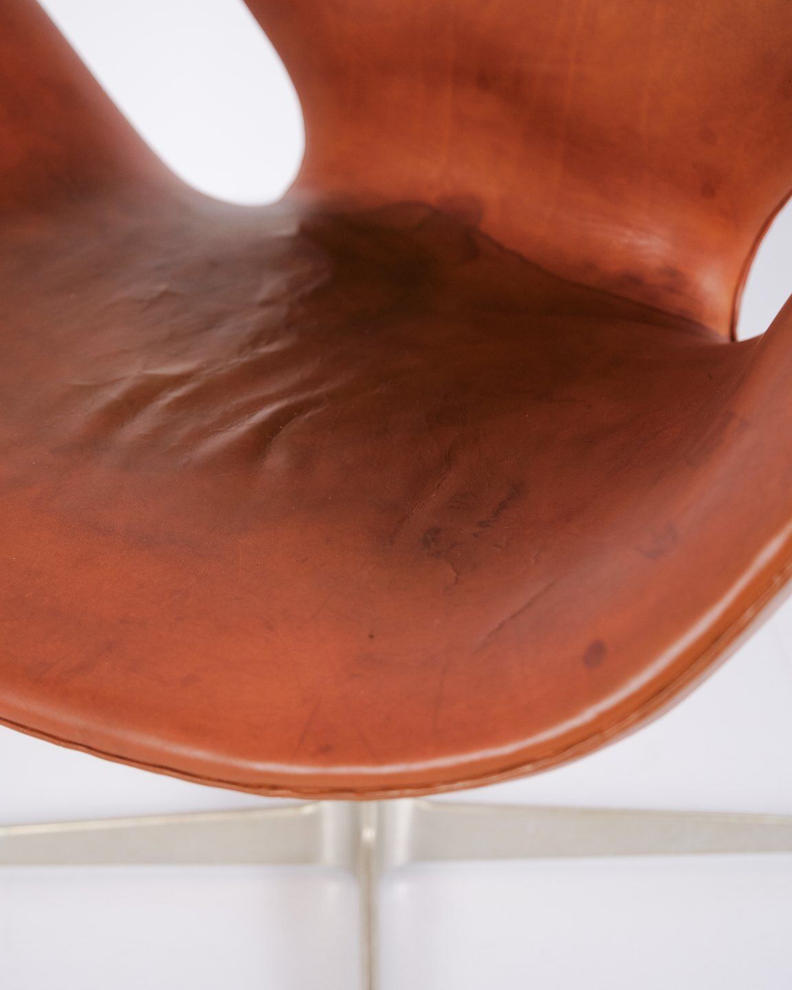 Armchair   The Swan   Model 3320   Original Upholstered   Cognac Leather   Arne Jacobsen   Fritz Hansen   1960s photo buy