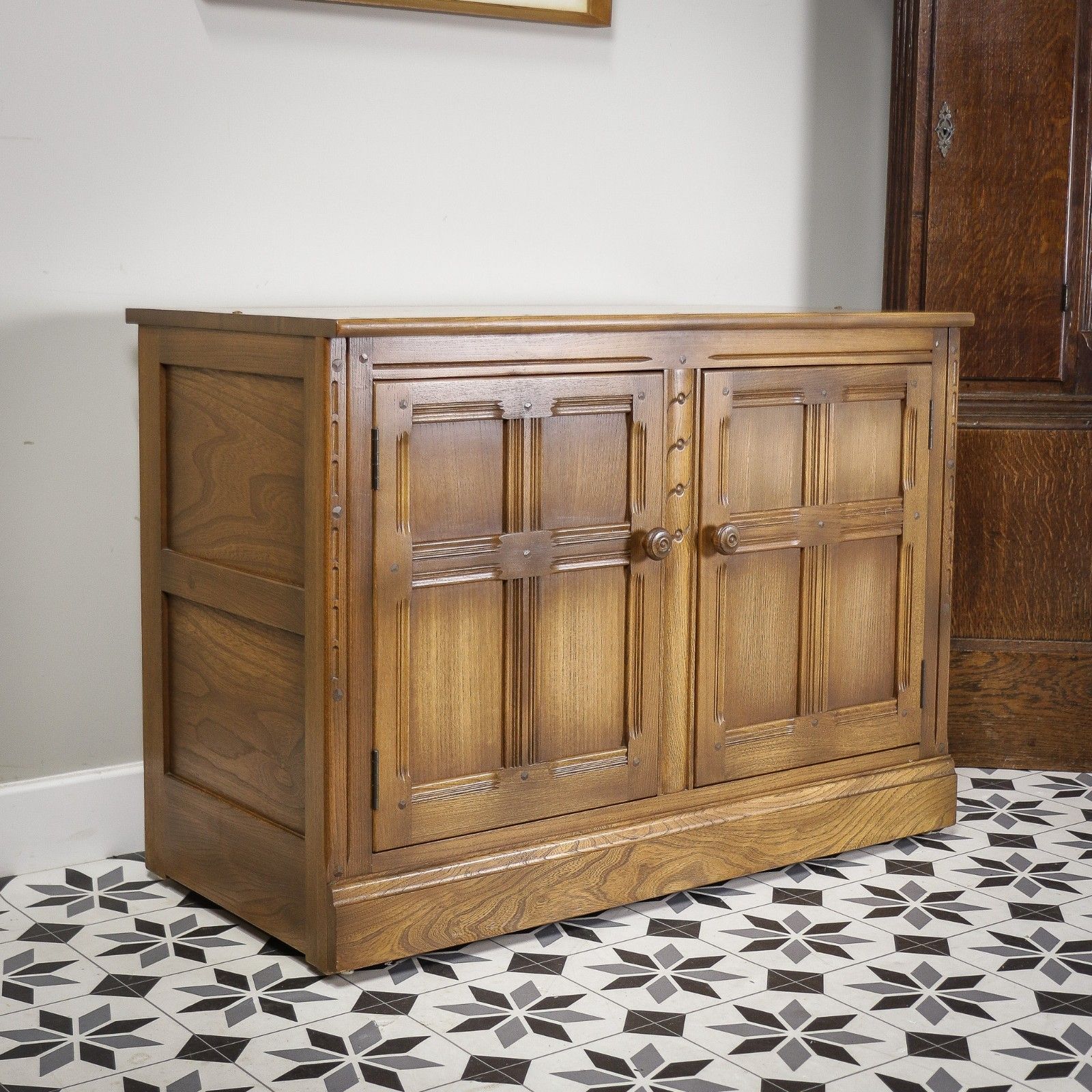 Ercol Elm Small Cabinet Sideboard Tv Unit In Golden Dawn photo Furniture