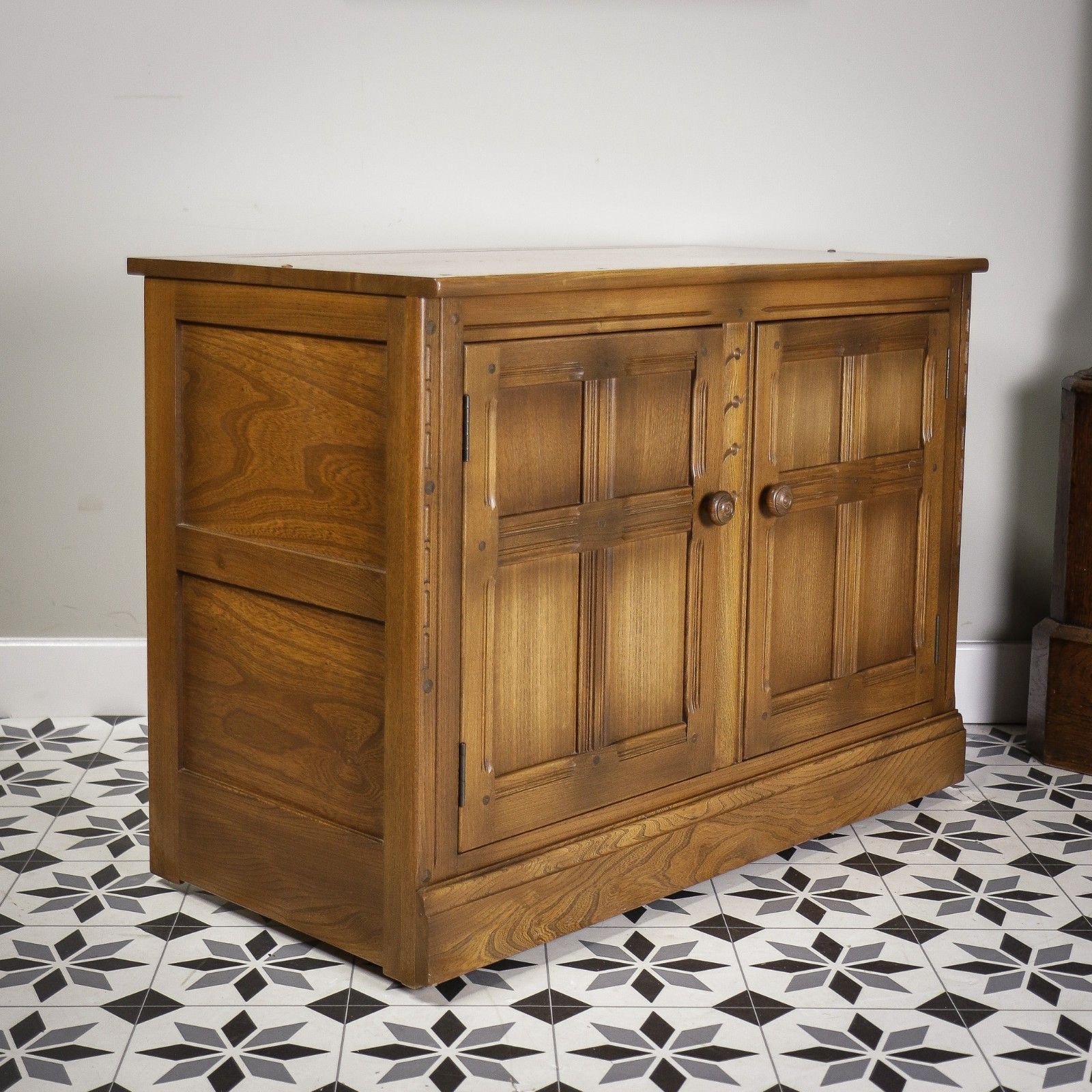photo buy Ercol Elm Small Cabinet Sideboard Tv Unit In Golden Dawn