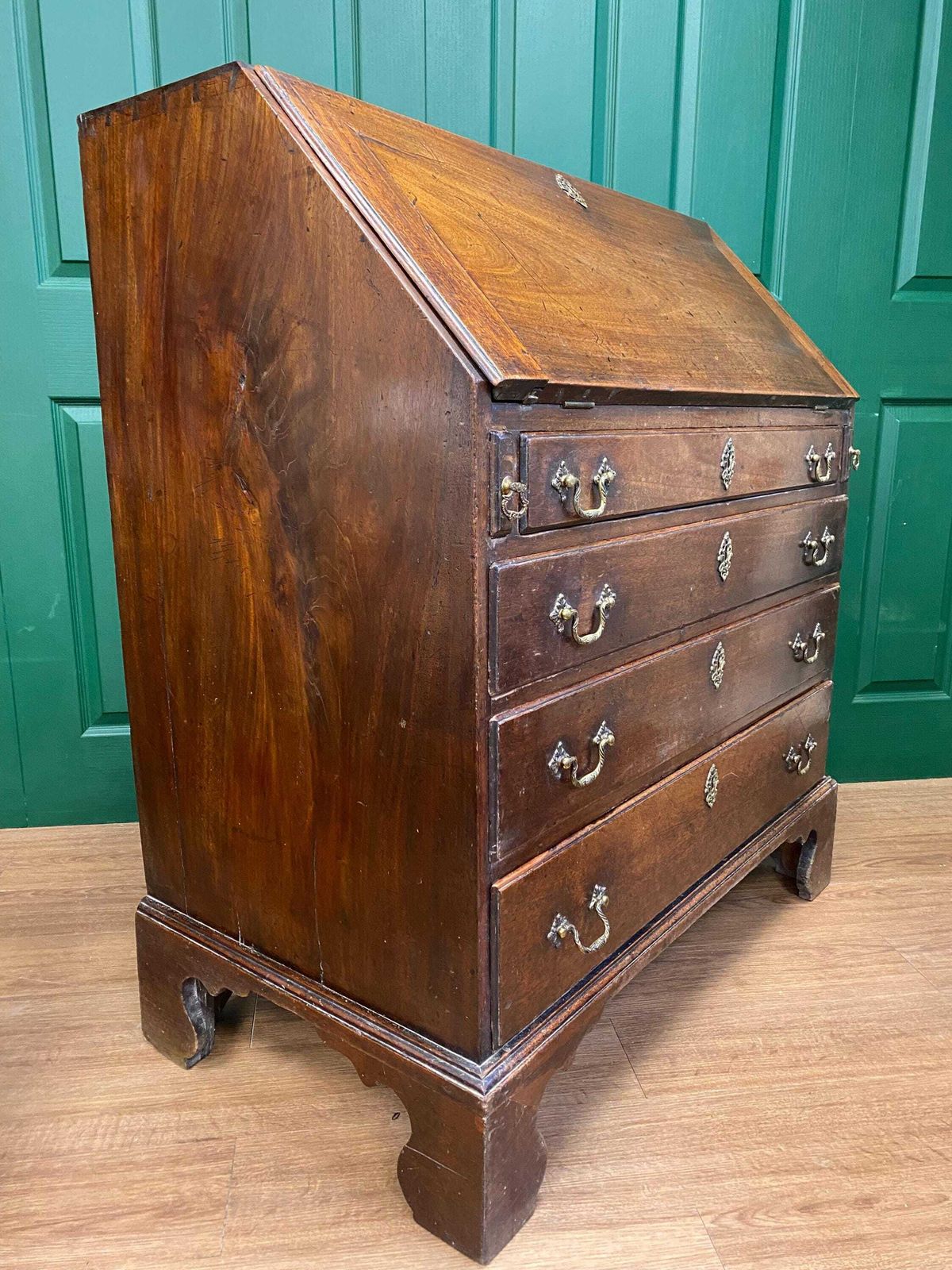 photo furniture Antique 18th Century George III Solid Mahogany Bureau, Intricate Interior