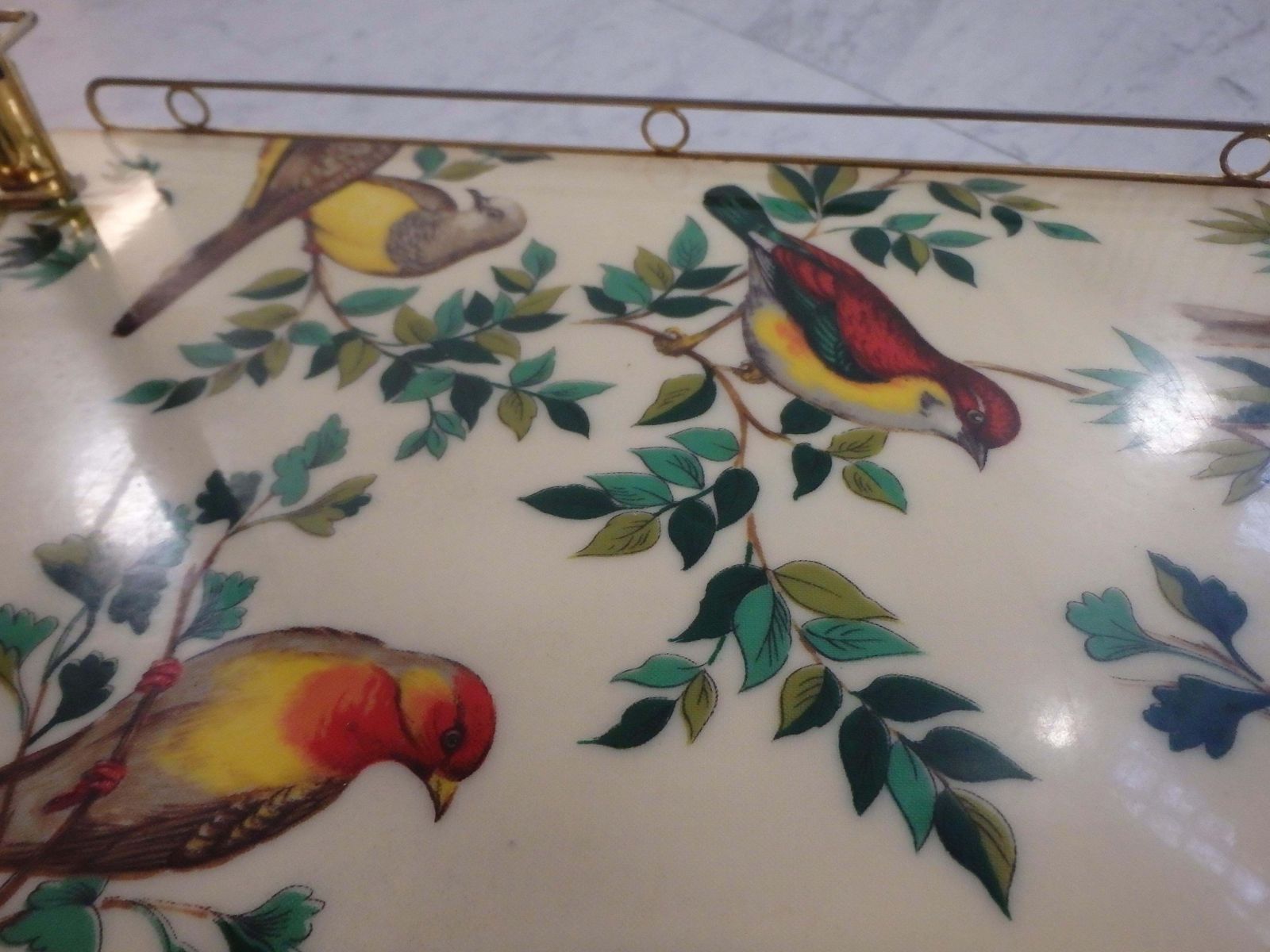 photo vinterior 1950s Bar Cart On 3 Wheels With Beautiful Birds On The Shelf
