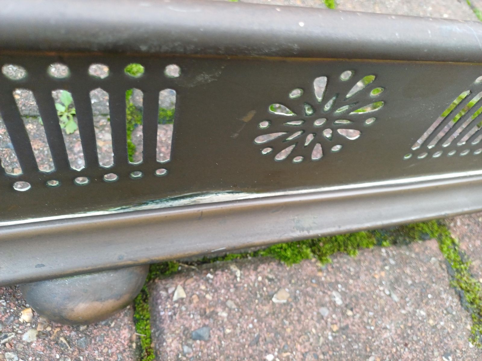 Antique Brass Fireplace Fender Bronze Finish Vintage Edwardian Pierced Metal Fire Surround Guard With Ball Feet C.1900 photo Home Fixtures